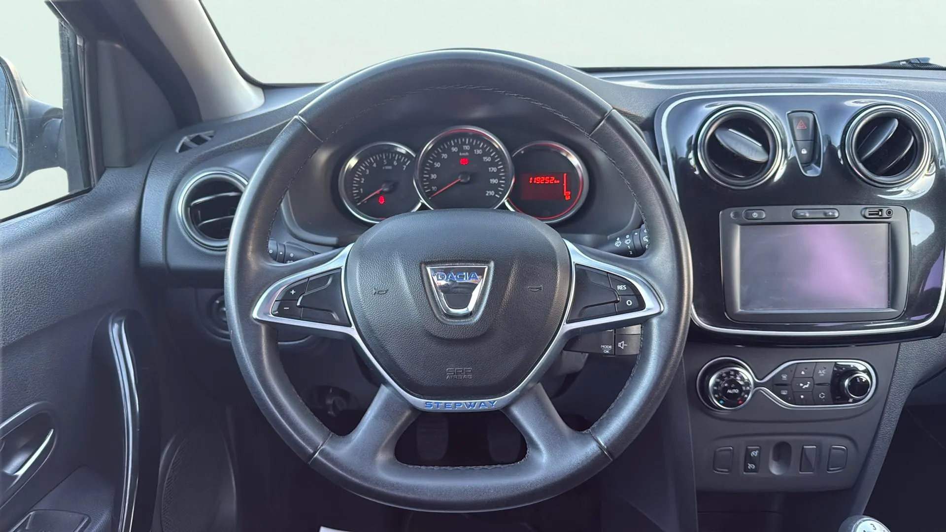 Dacia Sandero Serie Limitada 2019 TCe 18 - foto 12