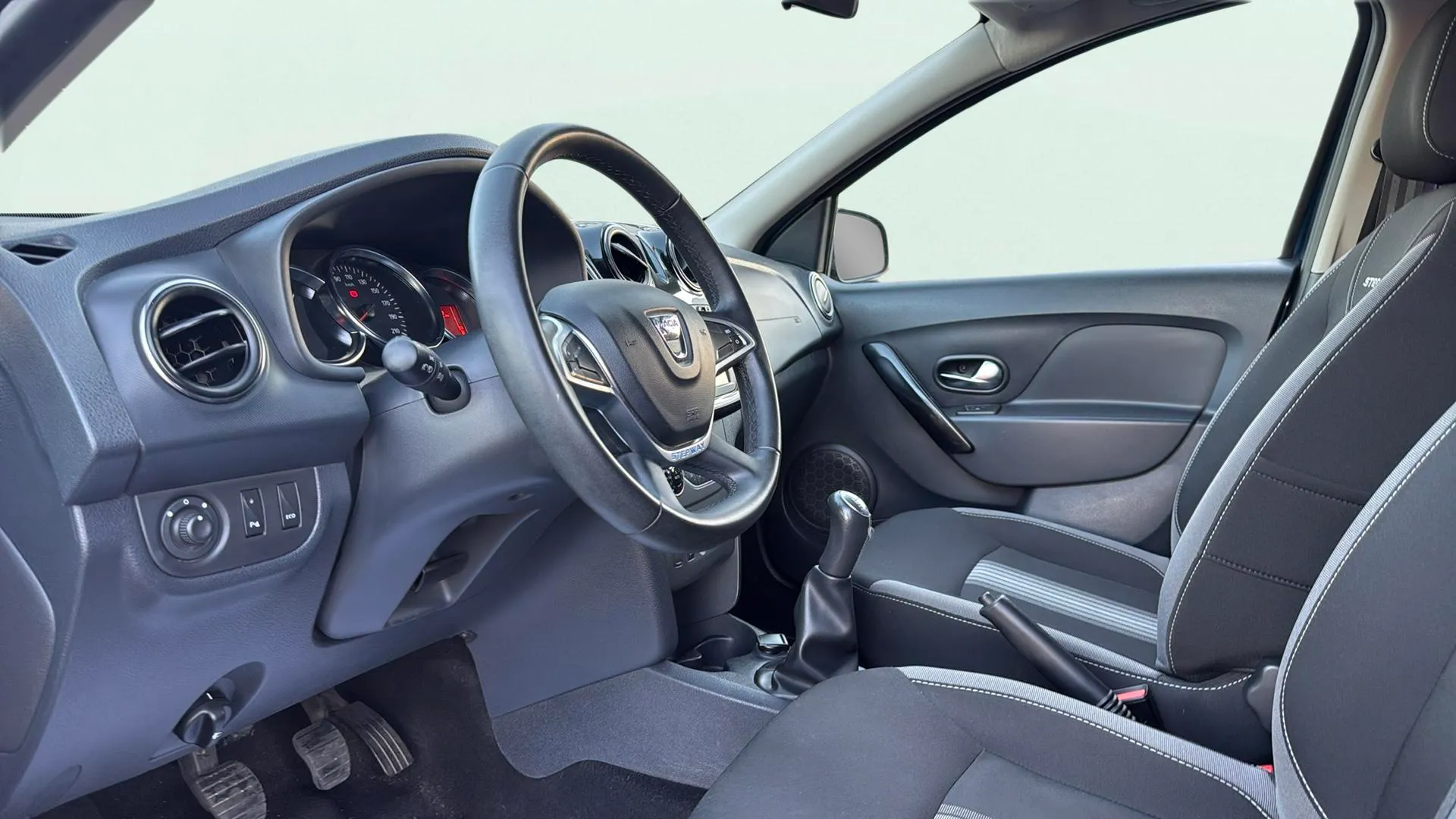 Dacia Sandero Serie Limitada 2019 TCe 18 - foto 10