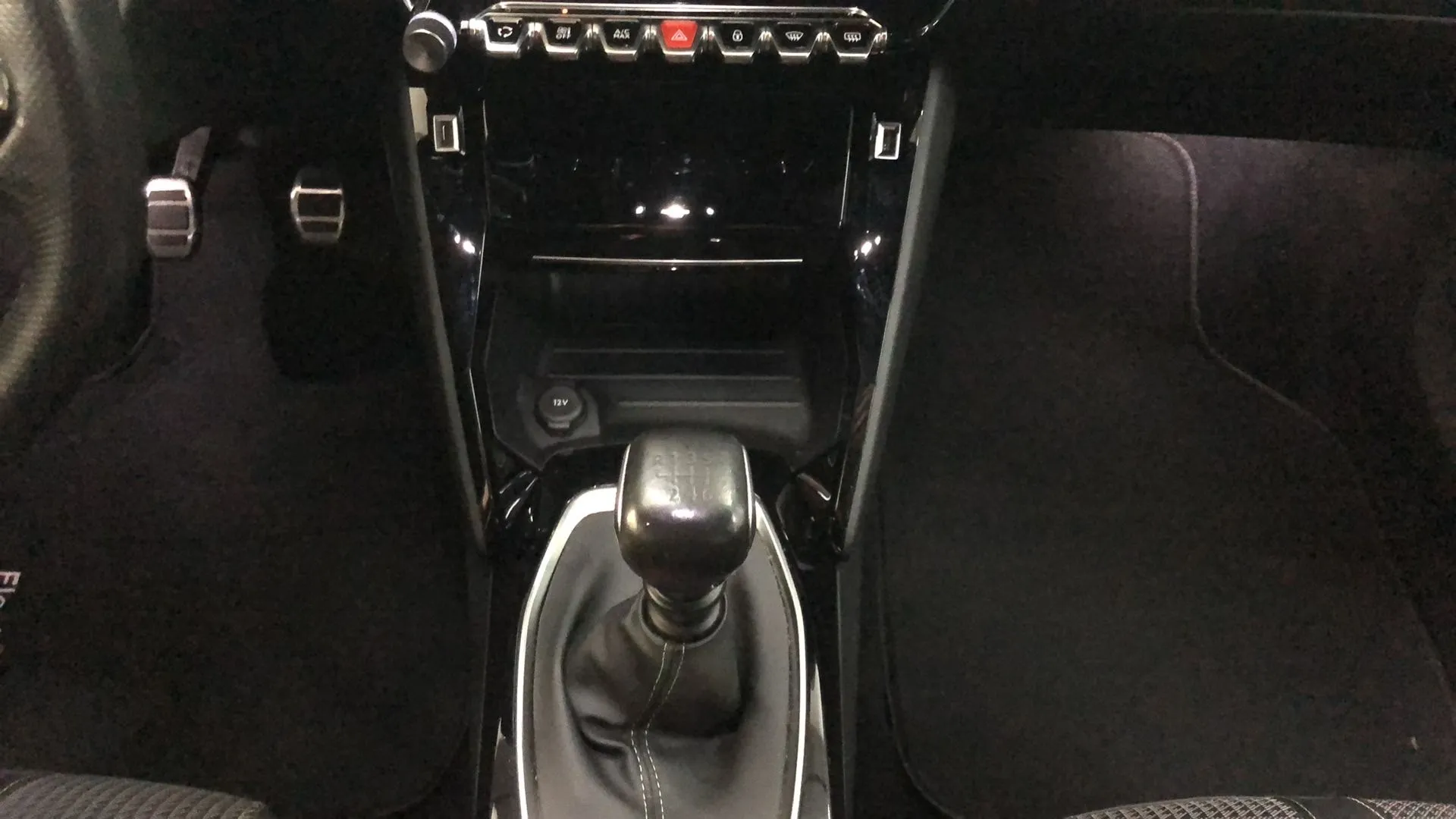 Peugeot 2008 GT Line PureTech 130 BVM6 - foto 14