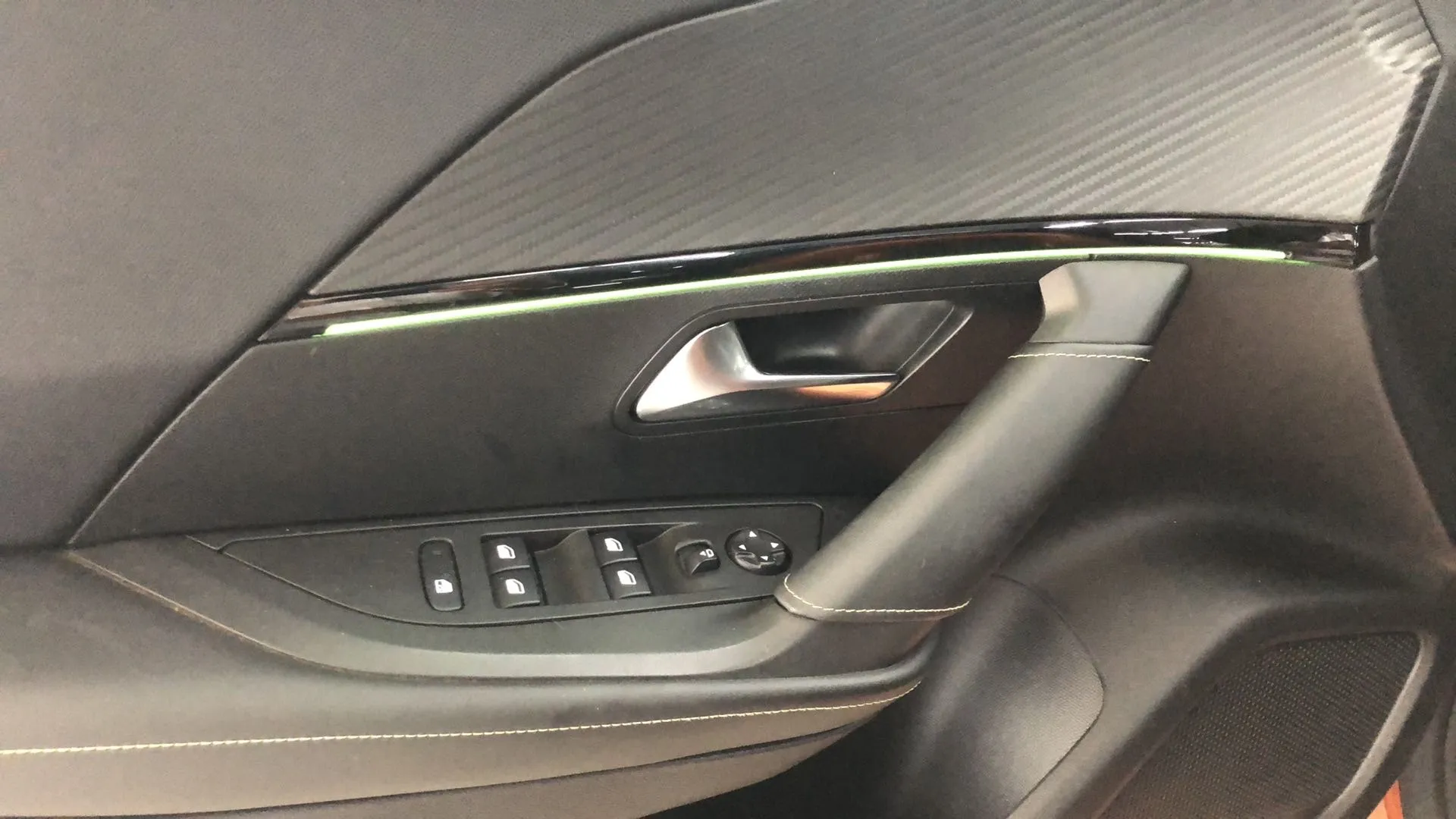 Peugeot 2008 GT Line PureTech 130 BVM6 - foto 18