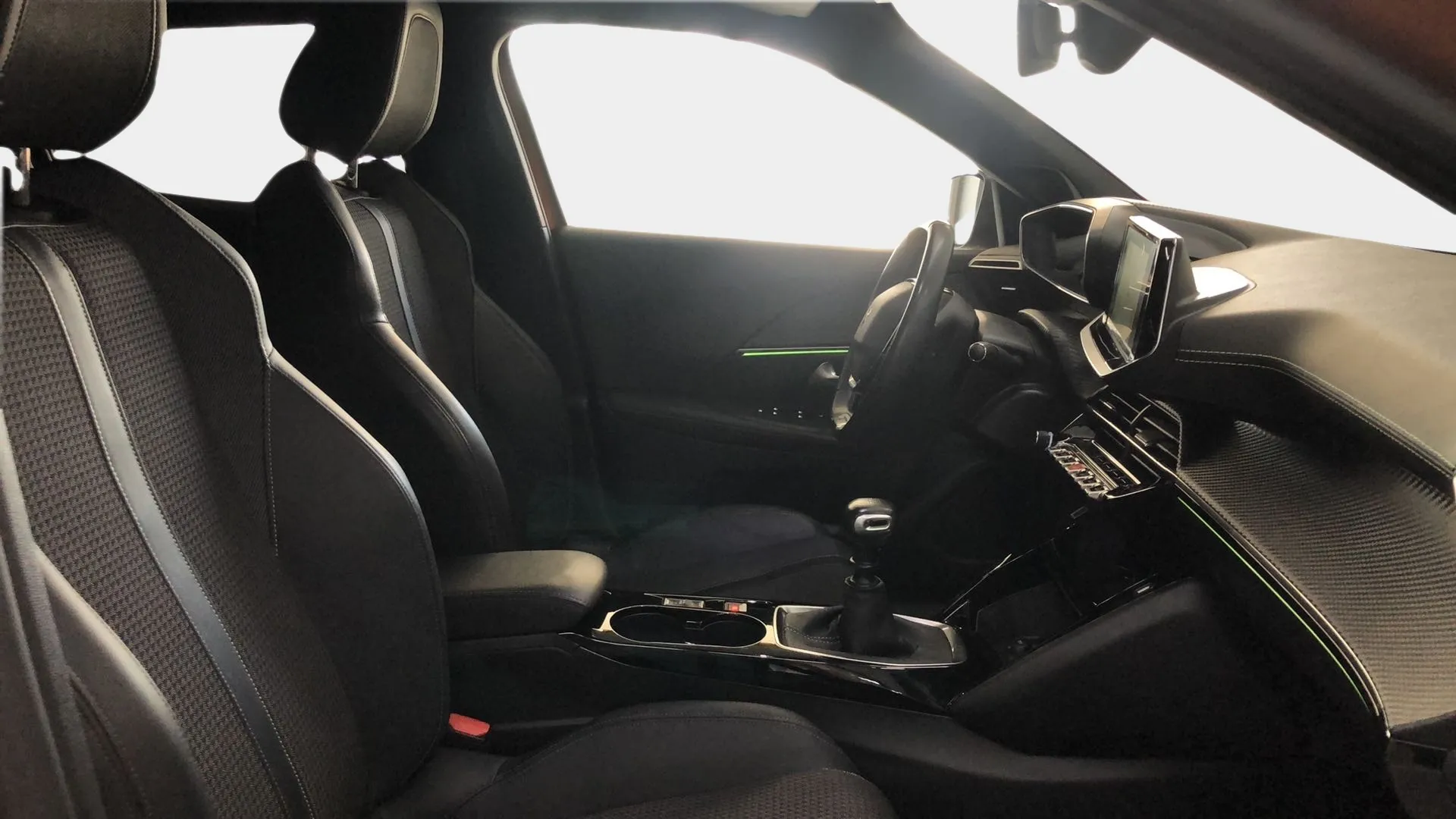 Peugeot 2008 GT Line PureTech 130 BVM6 - foto 17