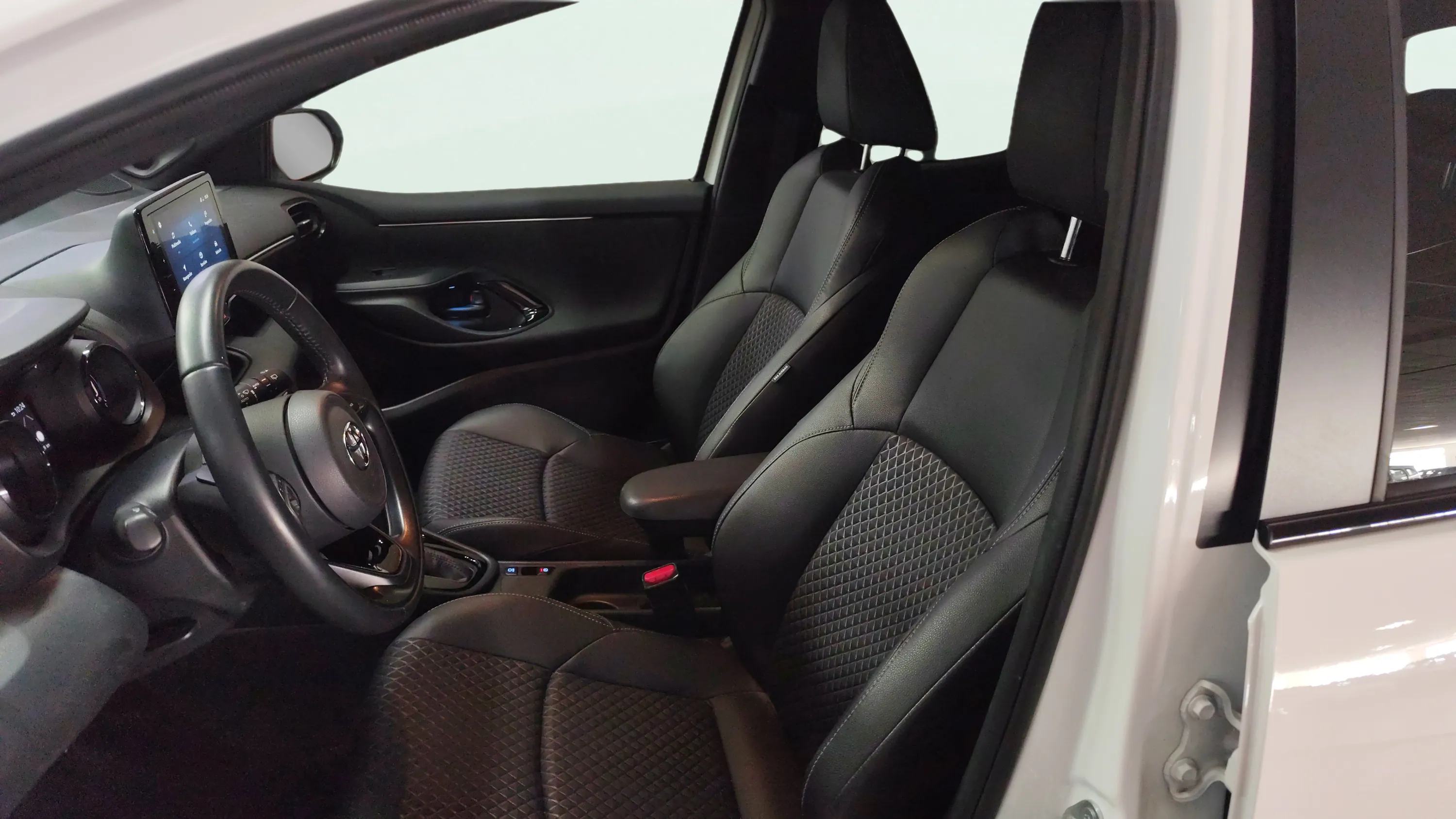 Toyota Yaris 1.5 120H Style Plus - foto 21