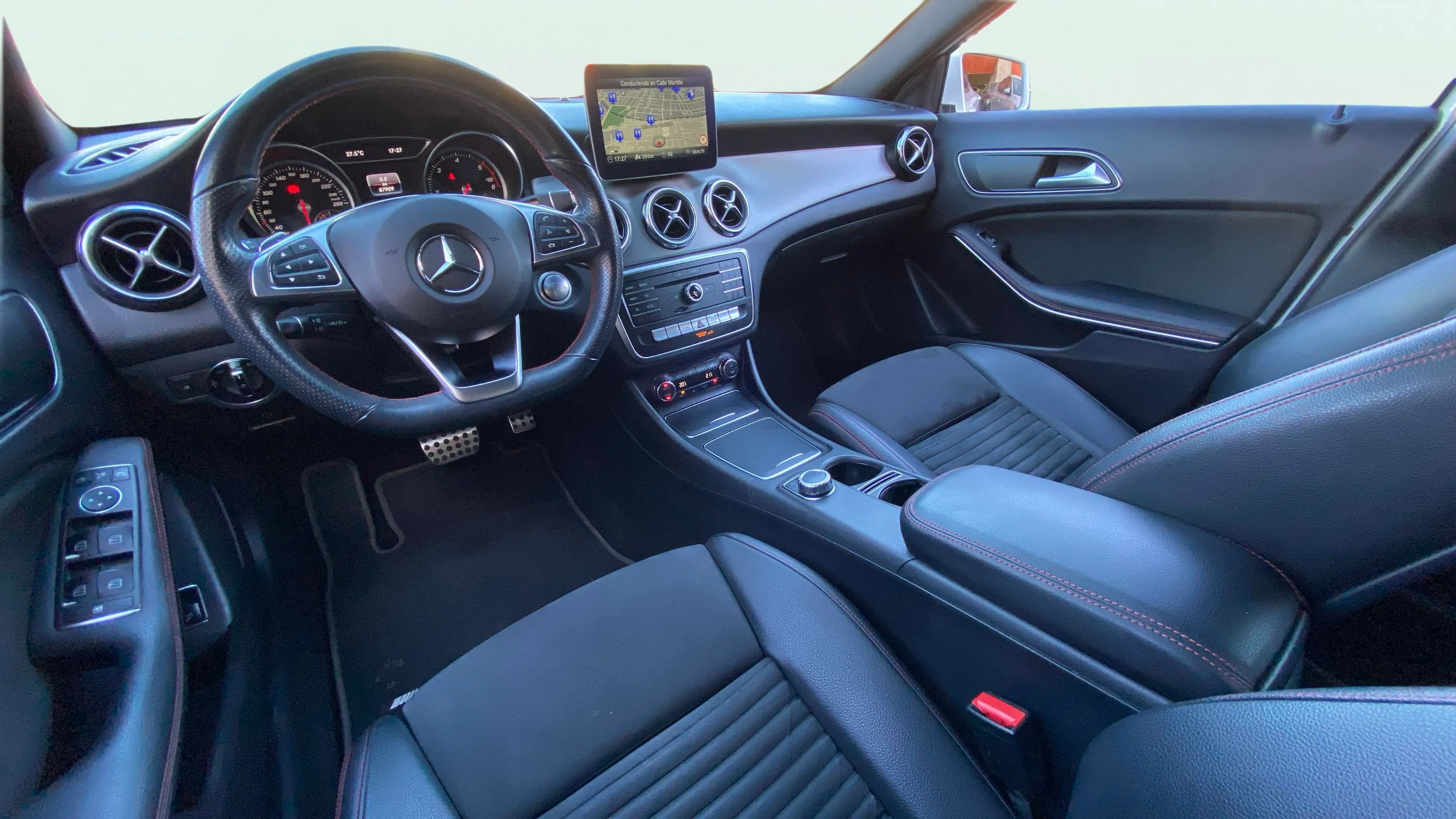 Mercedes-Benz GLA 200 d - foto 27