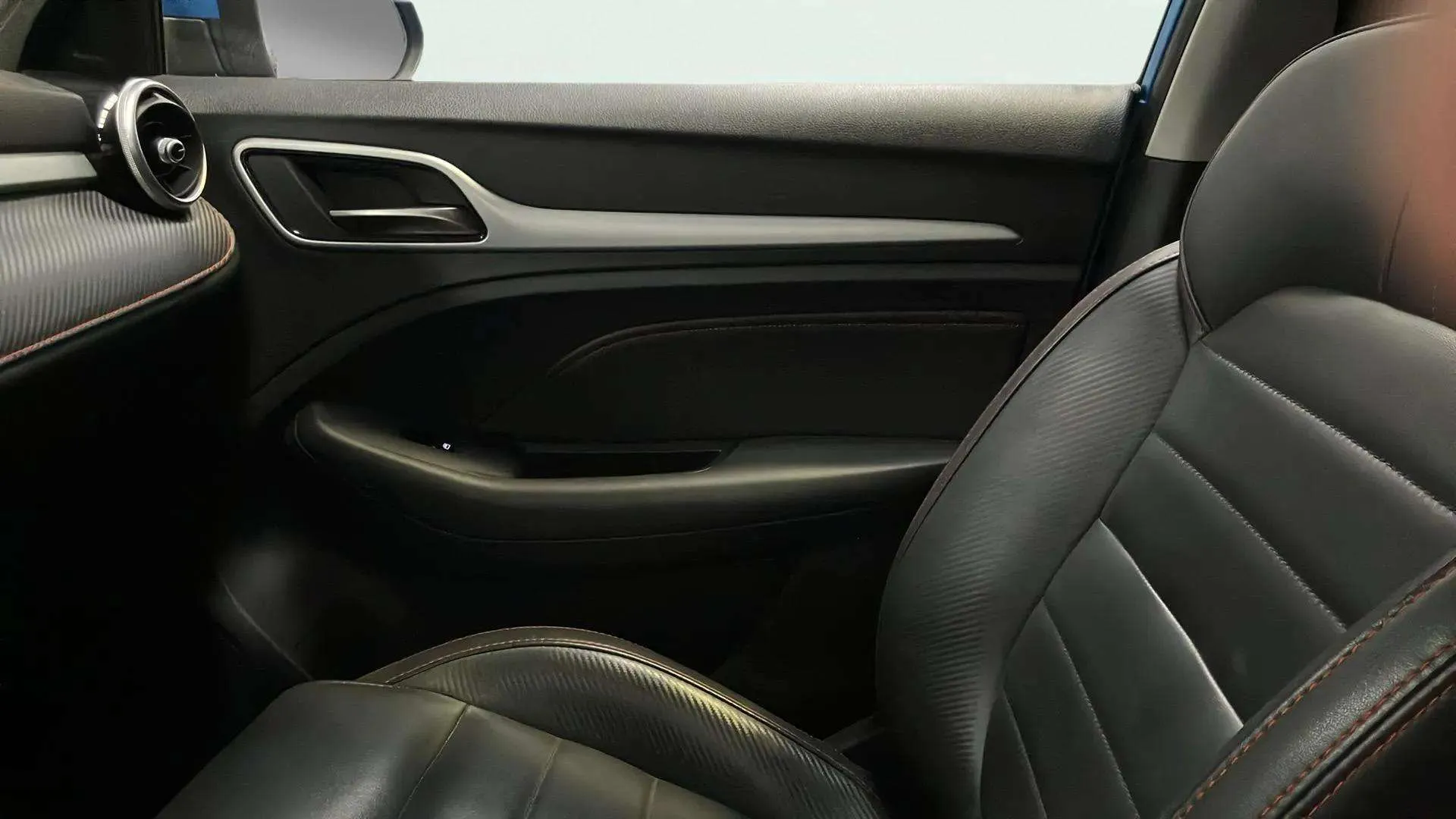 MG ZS 1.0T Luxury - foto 18