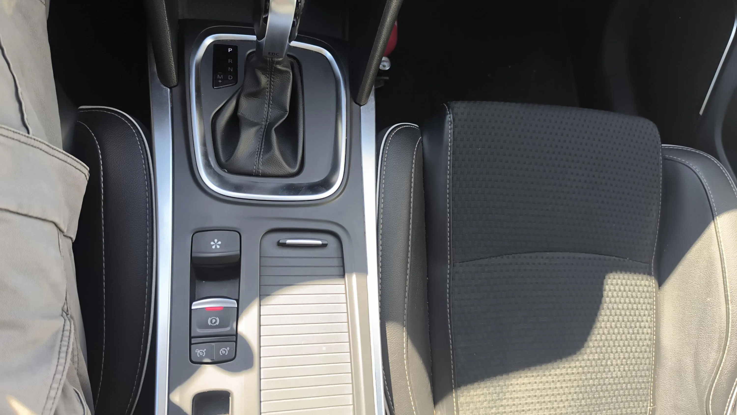Renault Mégane Bose TCe EDC - foto 28