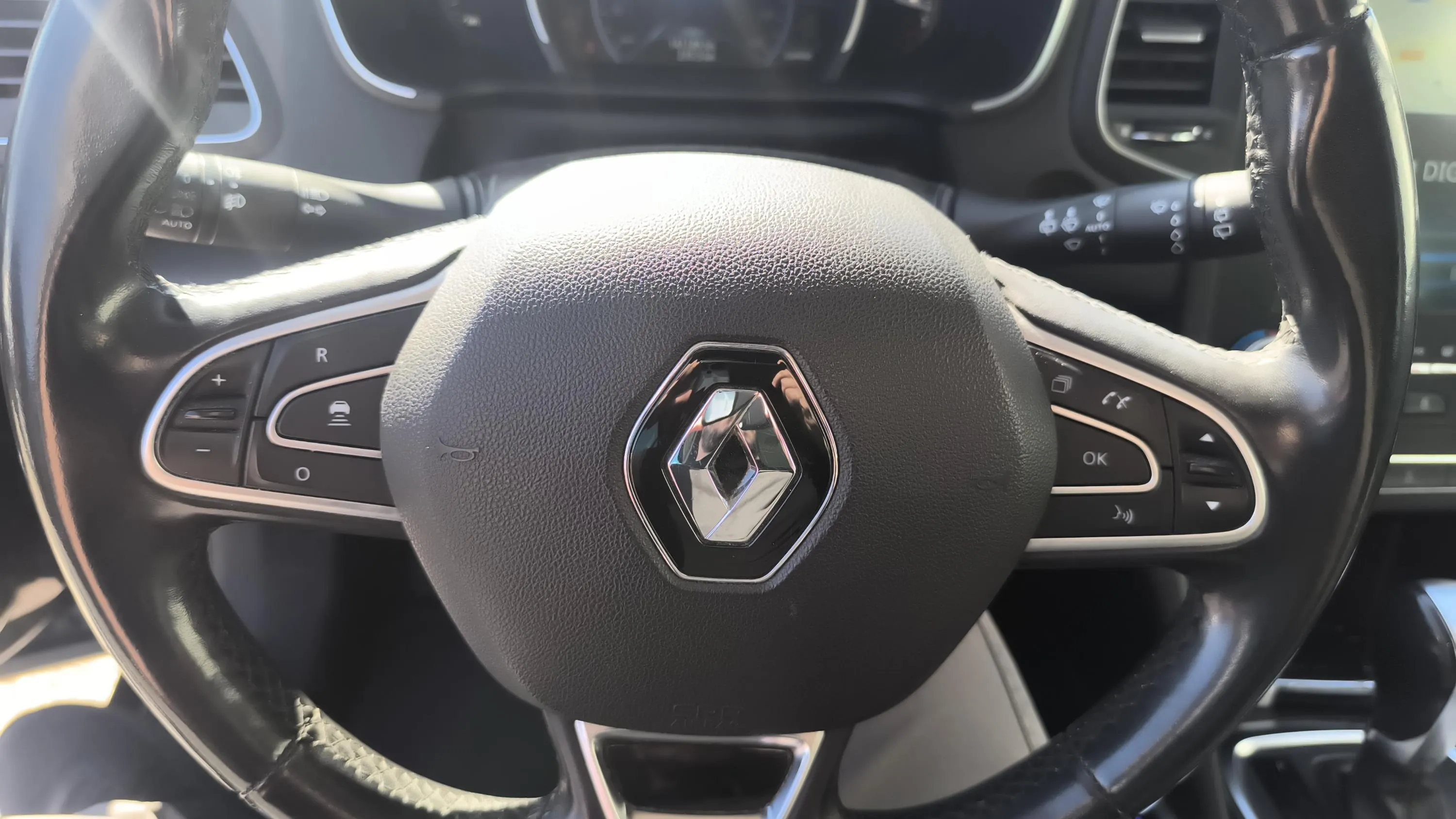 Renault Mégane Bose TCe EDC - foto 22