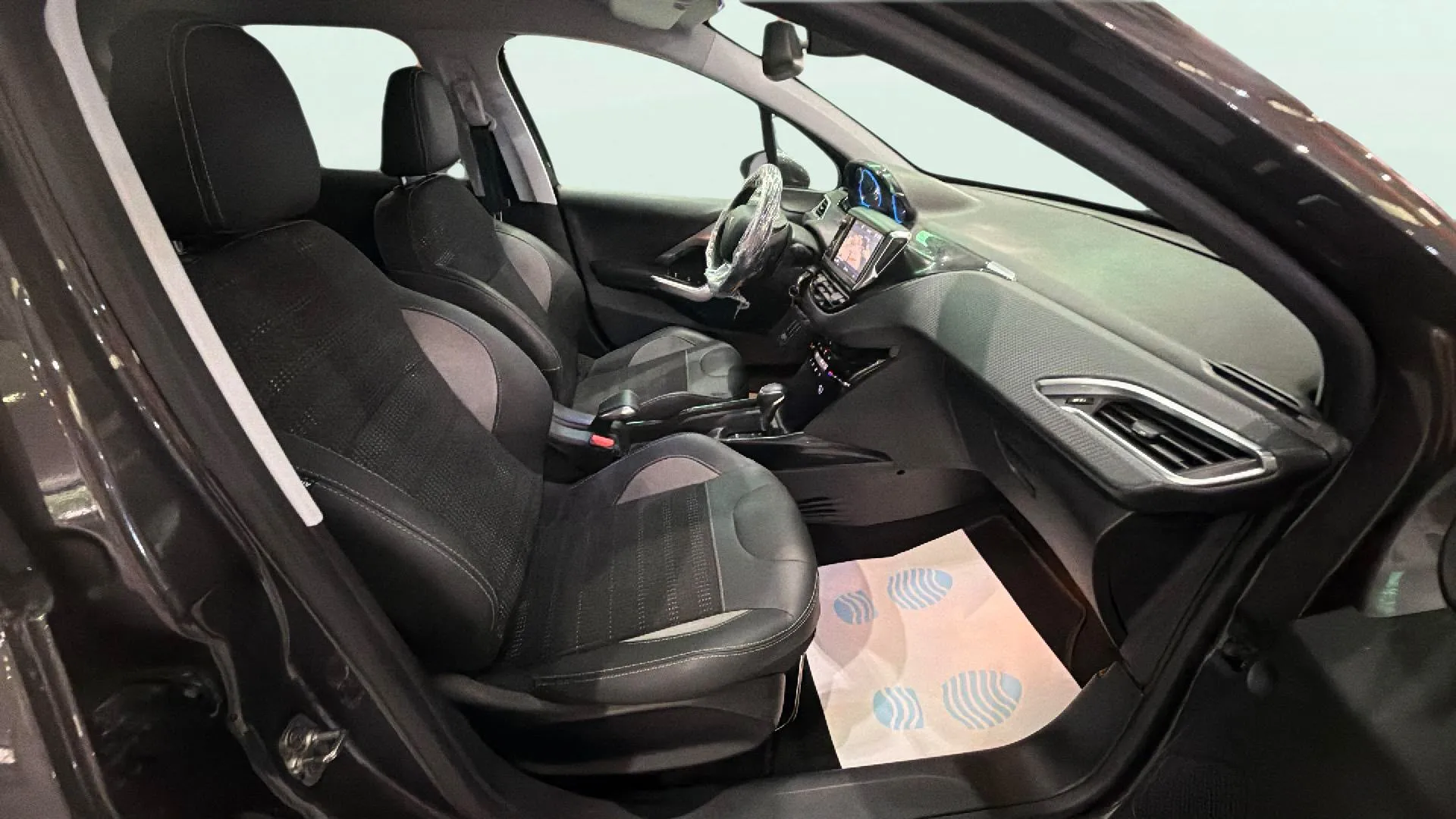 Peugeot 2008 Allure PureTech 130 EAT6 - foto 15