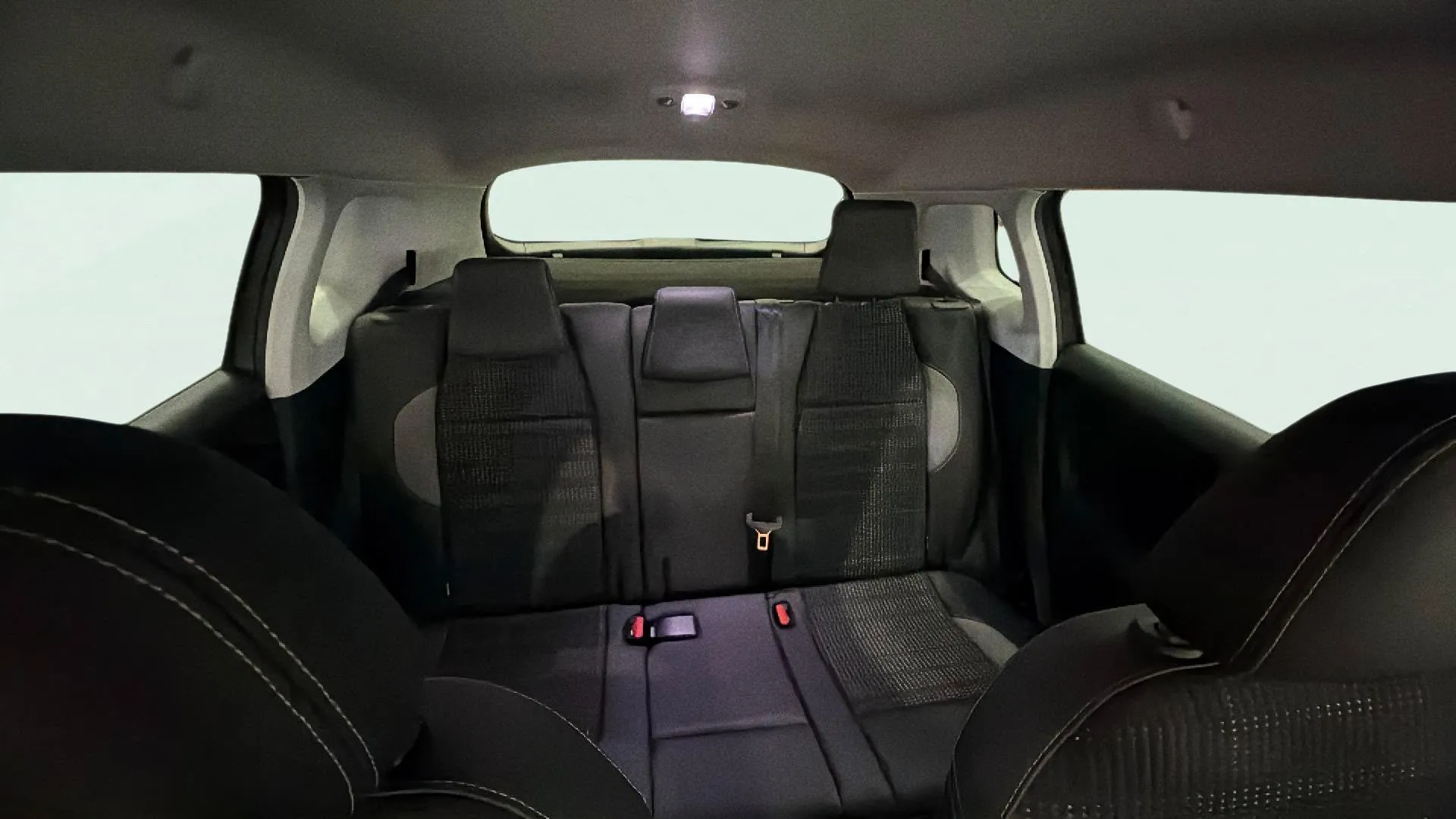 Peugeot 2008 Allure PureTech 130 EAT6 - foto 17