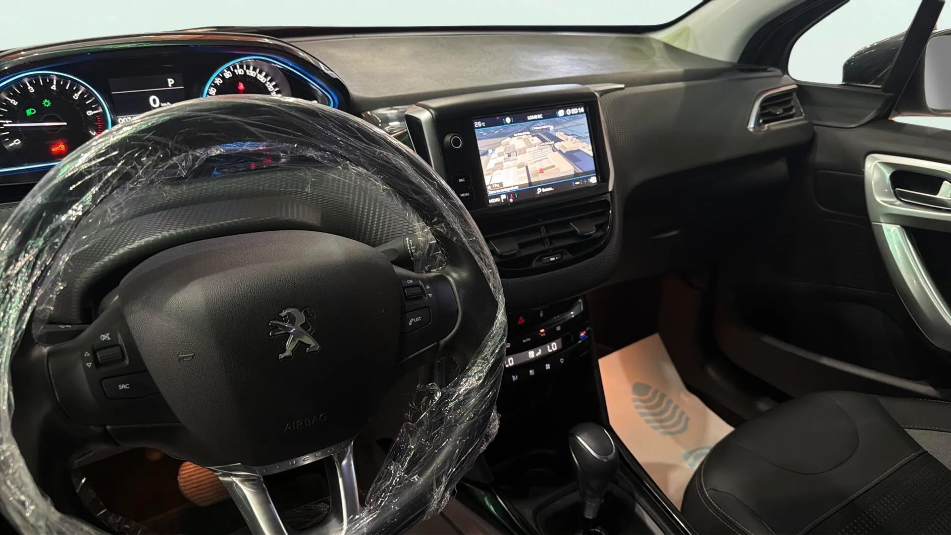 Peugeot 2008 Allure PureTech 130 EAT6 - foto 14