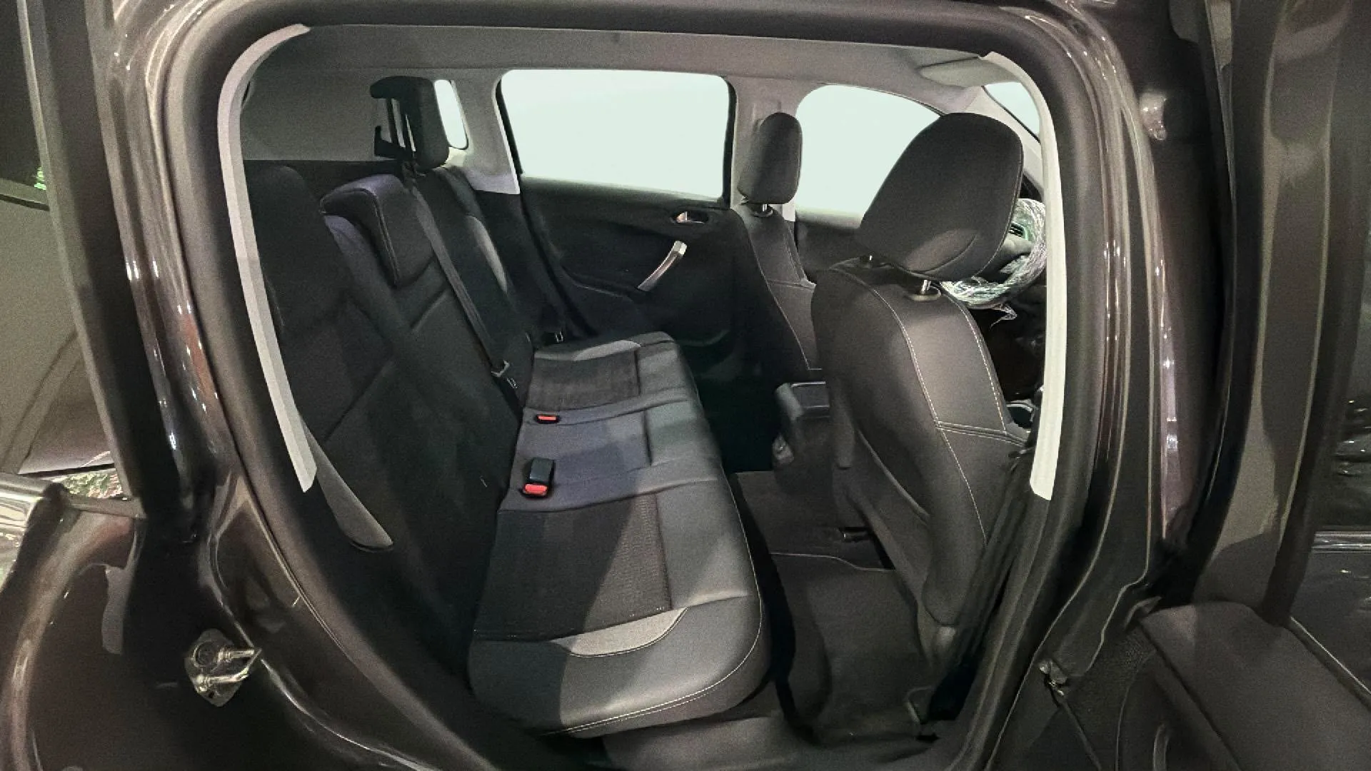 Peugeot 2008 Allure PureTech 130 EAT6 - foto 16