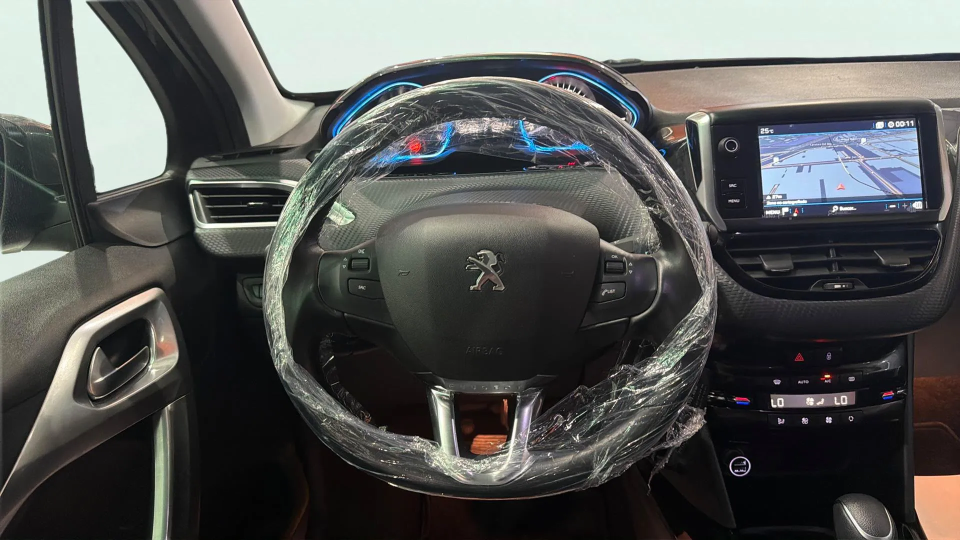 Peugeot 2008 Allure PureTech 130 EAT6 - foto 11