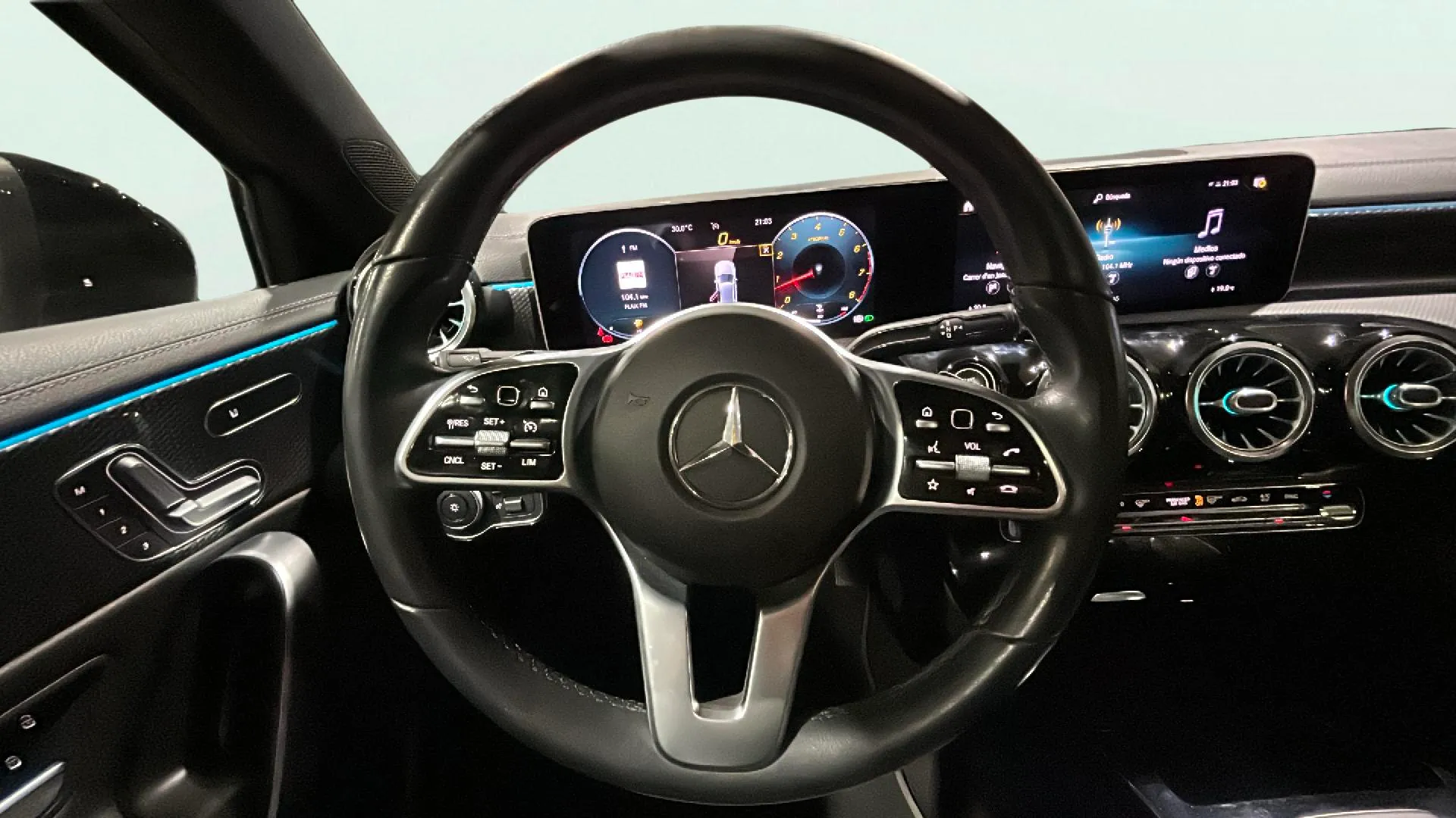 Mercedes-Benz Clase A Sedán A 220 4MATIC - foto 12