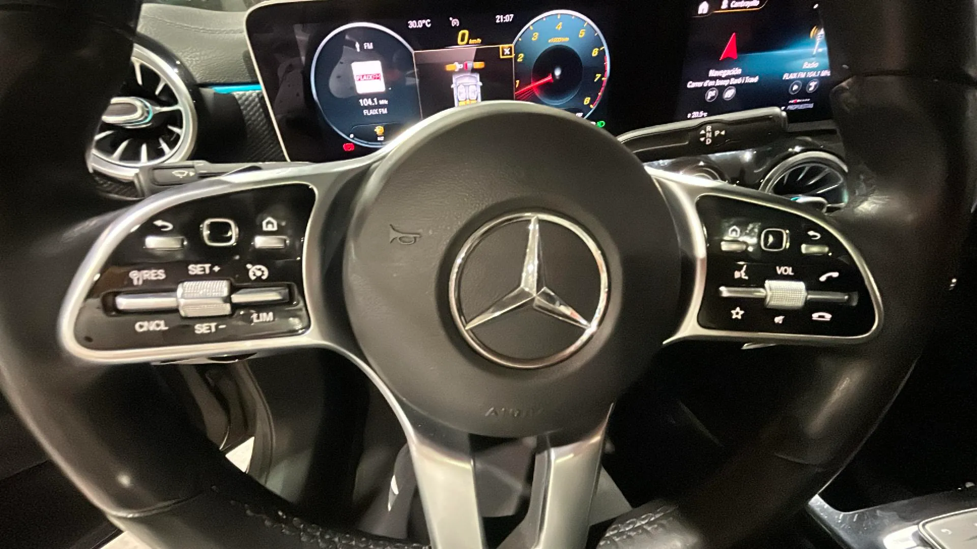 Mercedes-Benz Clase A Sedán A 220 4MATIC - foto 14