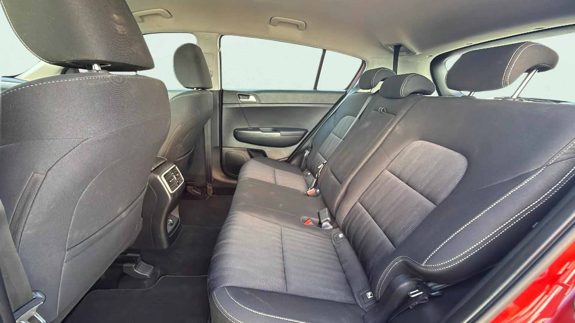 Kia Sportage 1.6 GDi Business 4x2 - foto 18