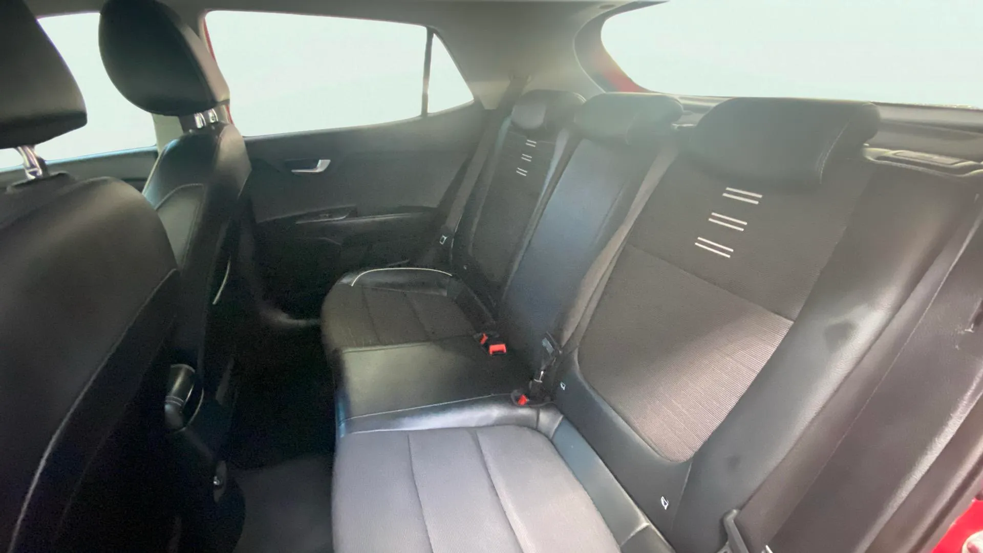 Kia Stonic 1.0 T-GDi MHEV iMT GT Line - foto 17