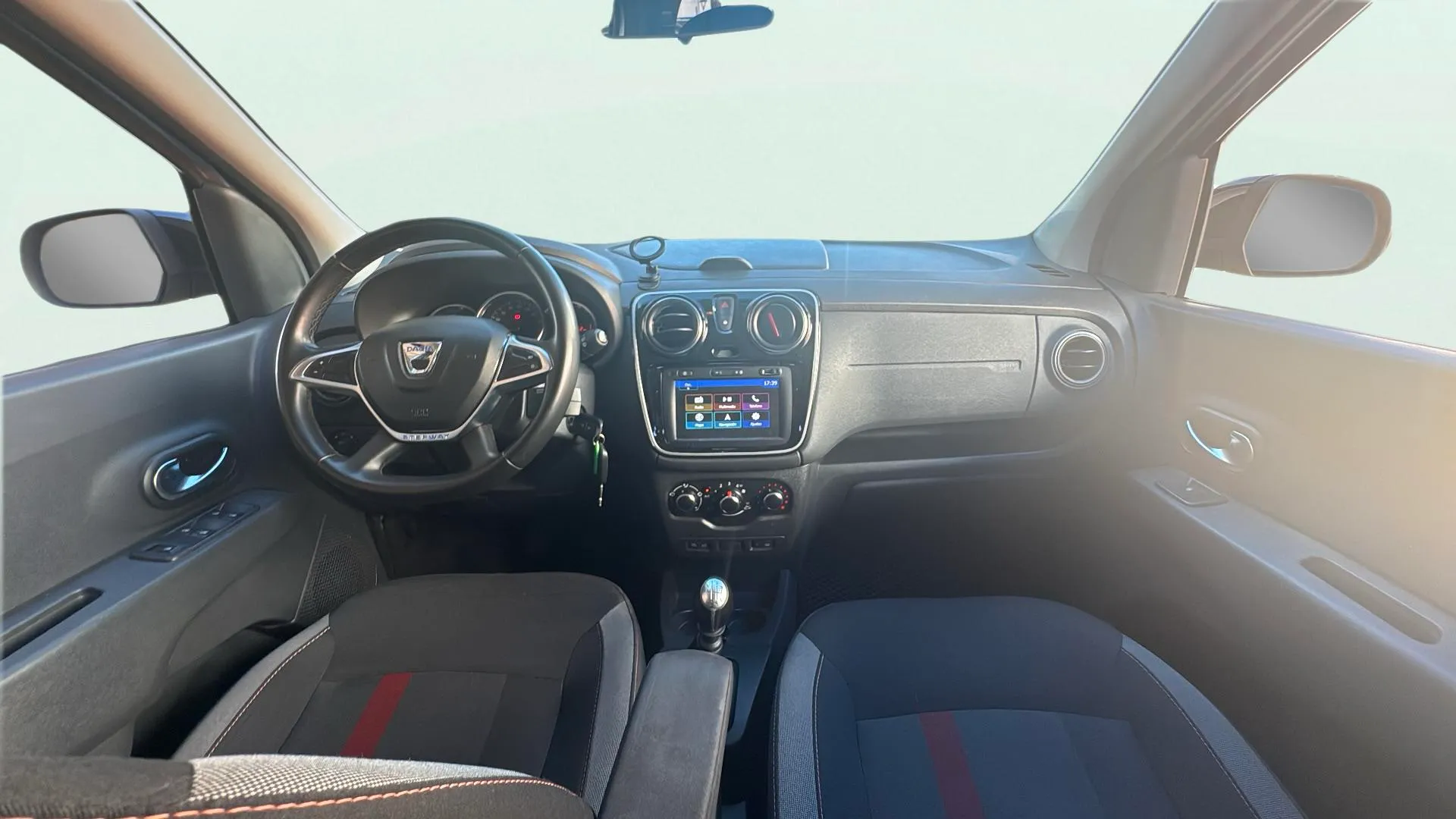 Dacia Lodgy SL Xplore Blue dCi 7Pl 18 - foto 10