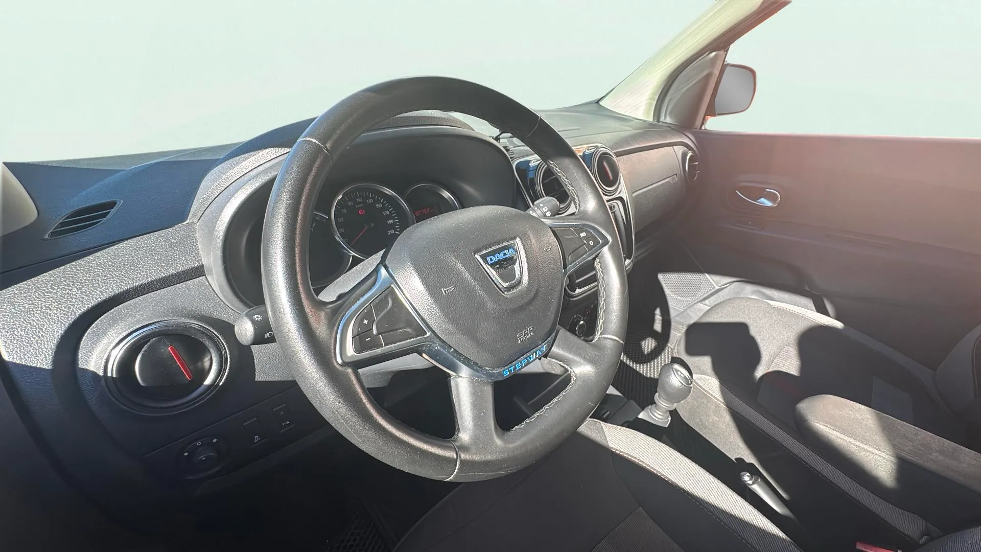 Dacia Lodgy SL Xplore Blue dCi 7Pl 18 - foto 11