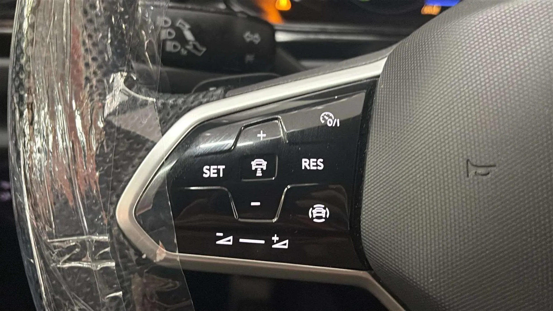 Volkswagen T-Roc R-Line 1.5 TSI DSG - foto 13