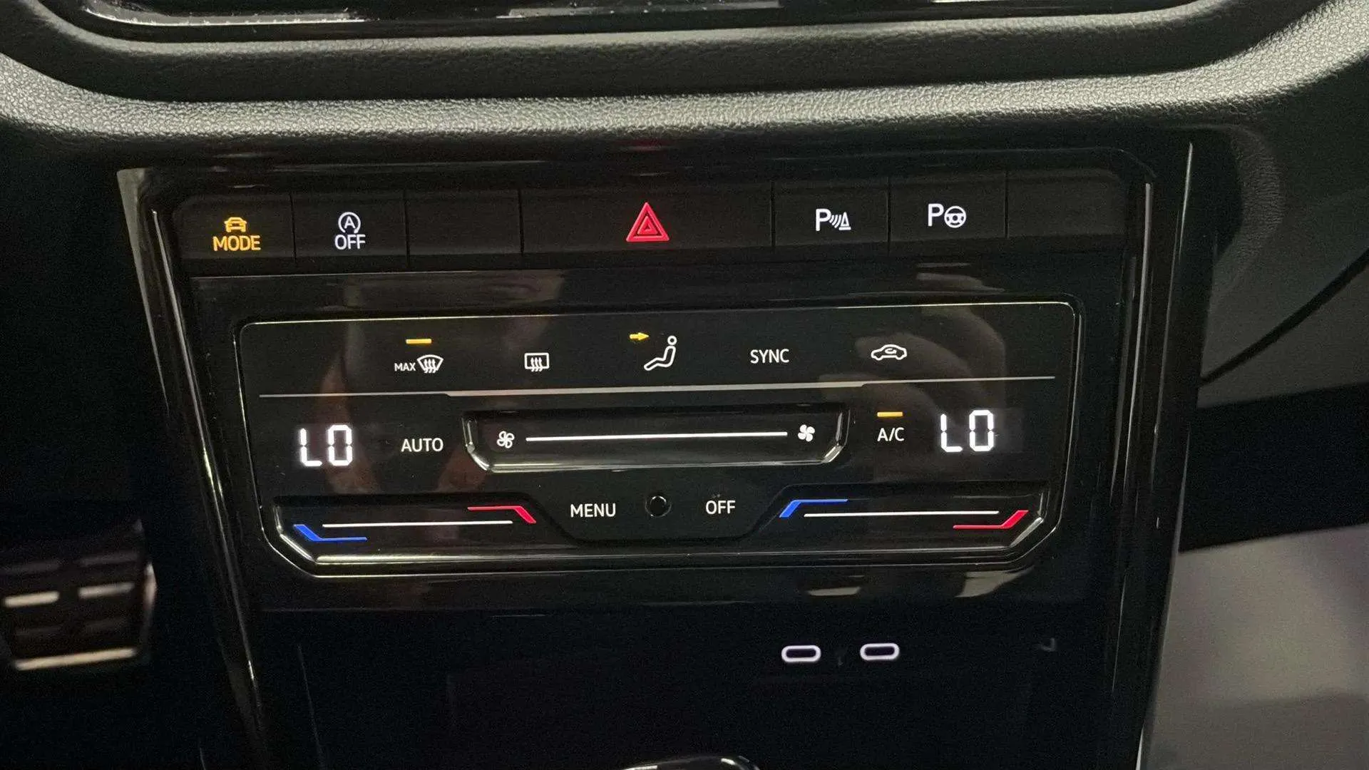 Volkswagen T-Roc R-Line 1.5 TSI DSG - foto 17