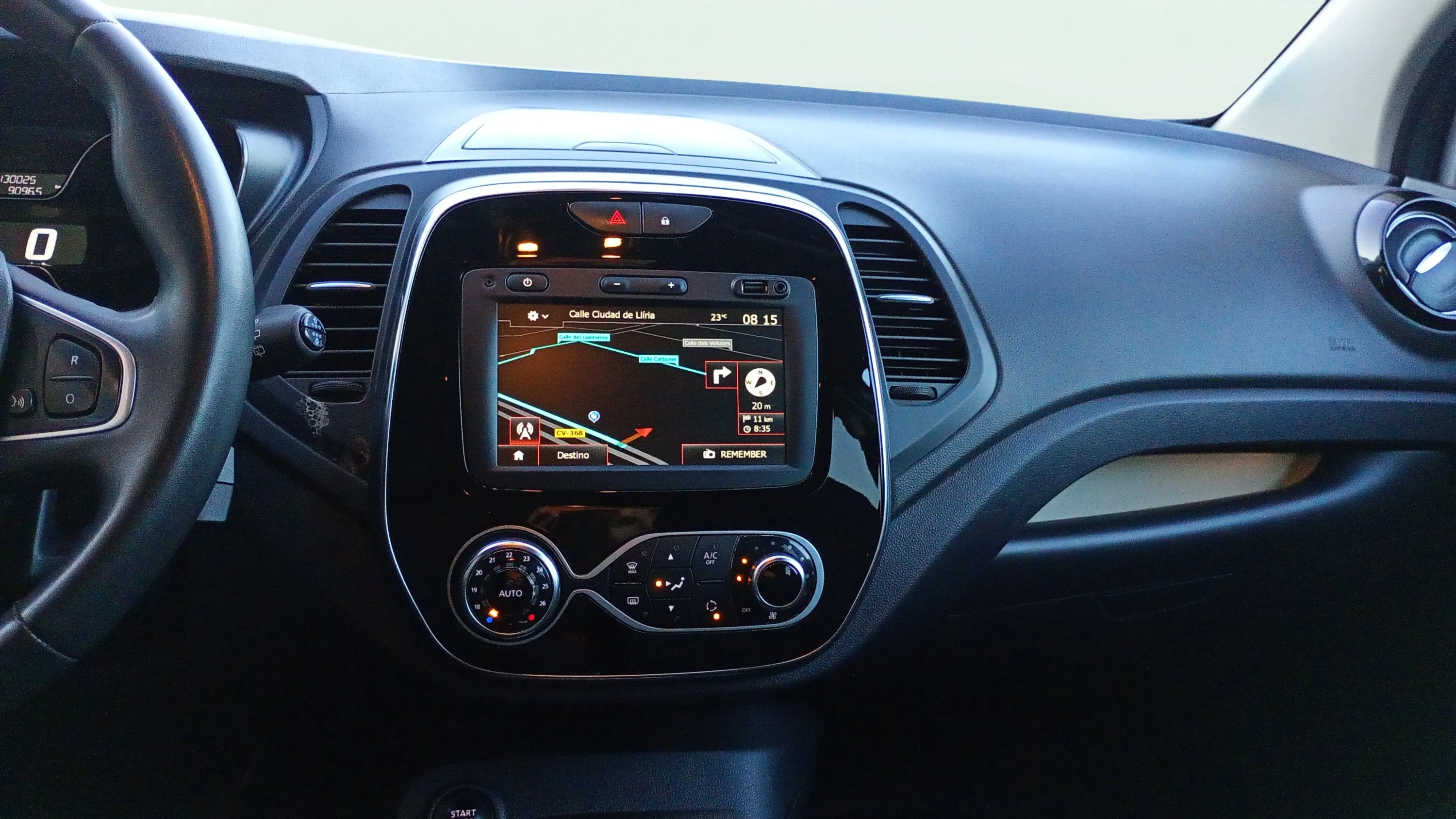 Renault Captur Limited TCe -18 - foto 11