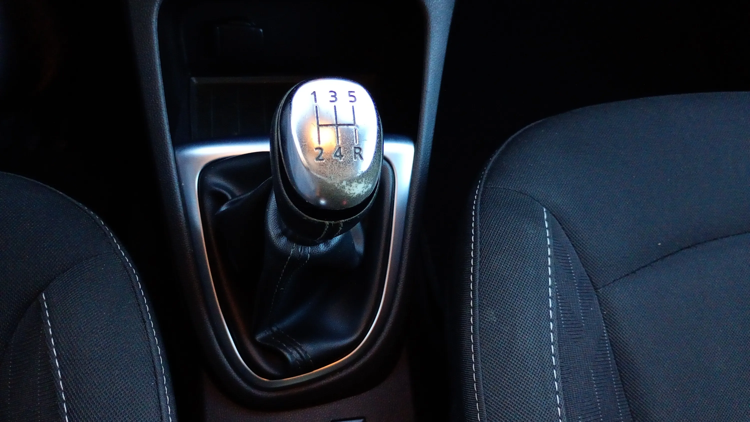 Renault Captur Limited TCe -18 - foto 28