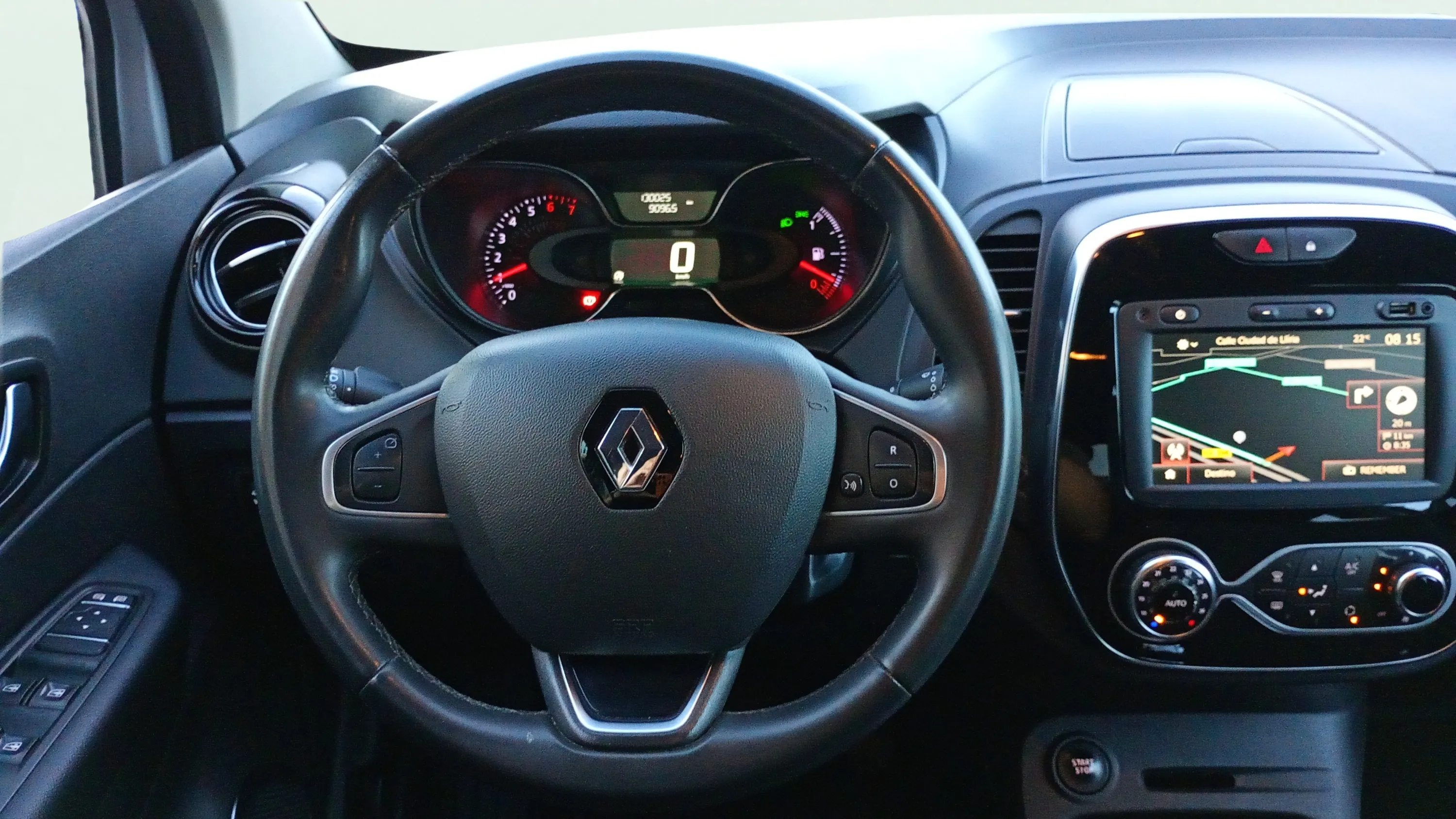 Renault Captur Limited TCe -18 - foto 12