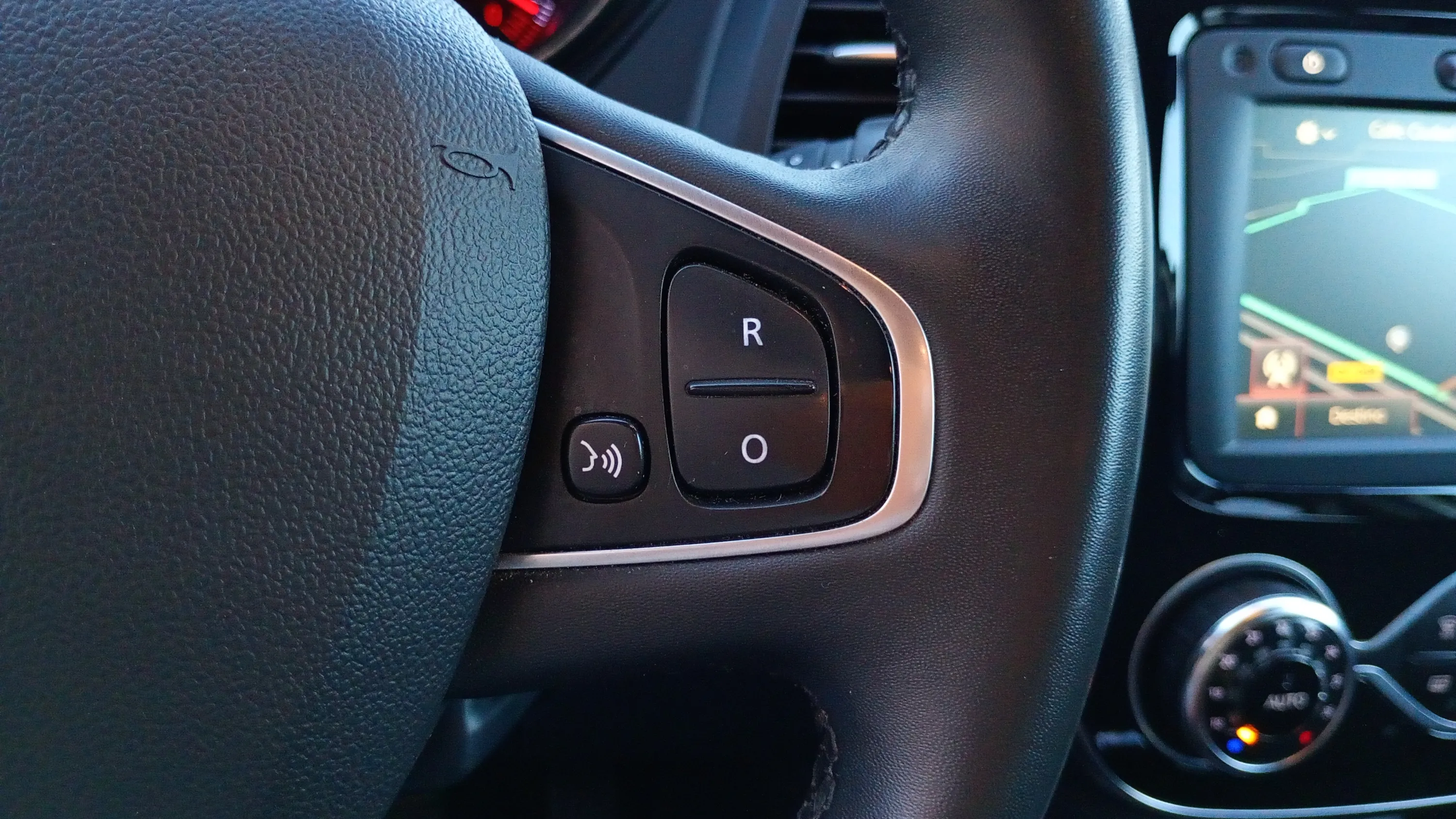 Renault Captur Limited TCe -18 - foto 23