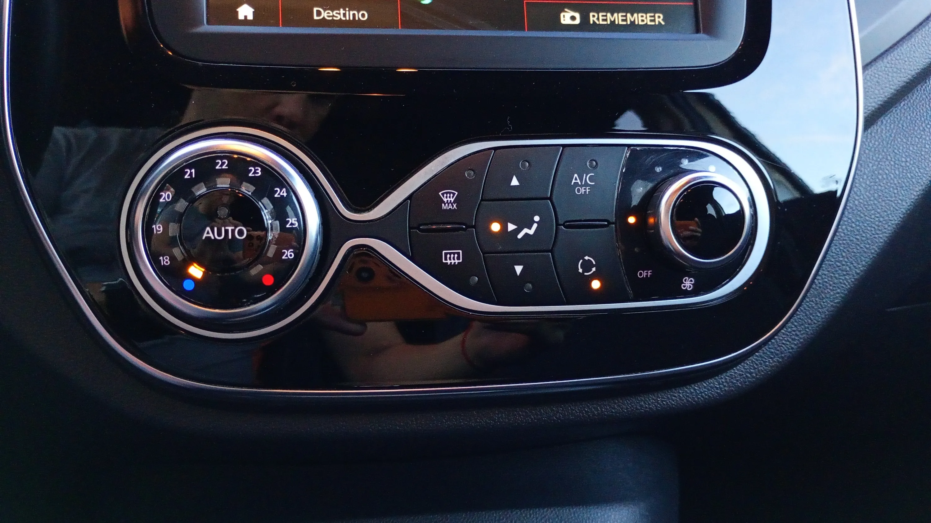 Renault Captur Limited TCe -18 - foto 27