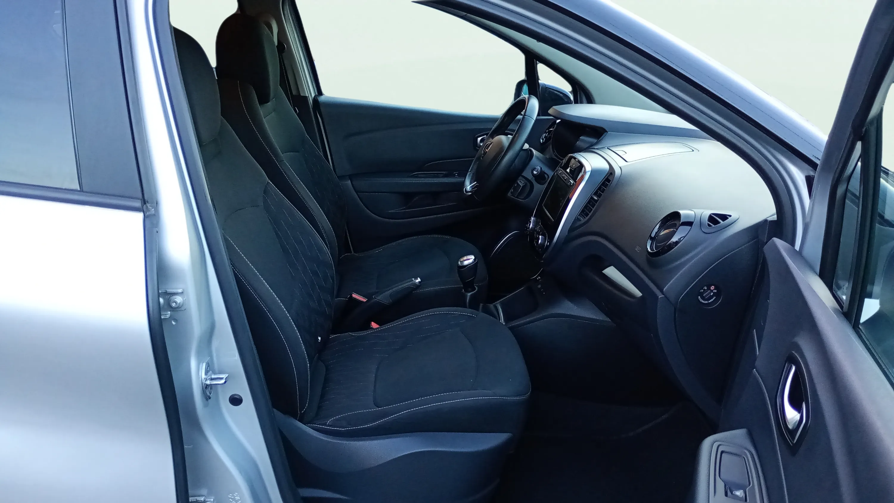 Renault Captur Limited TCe -18 - foto 14