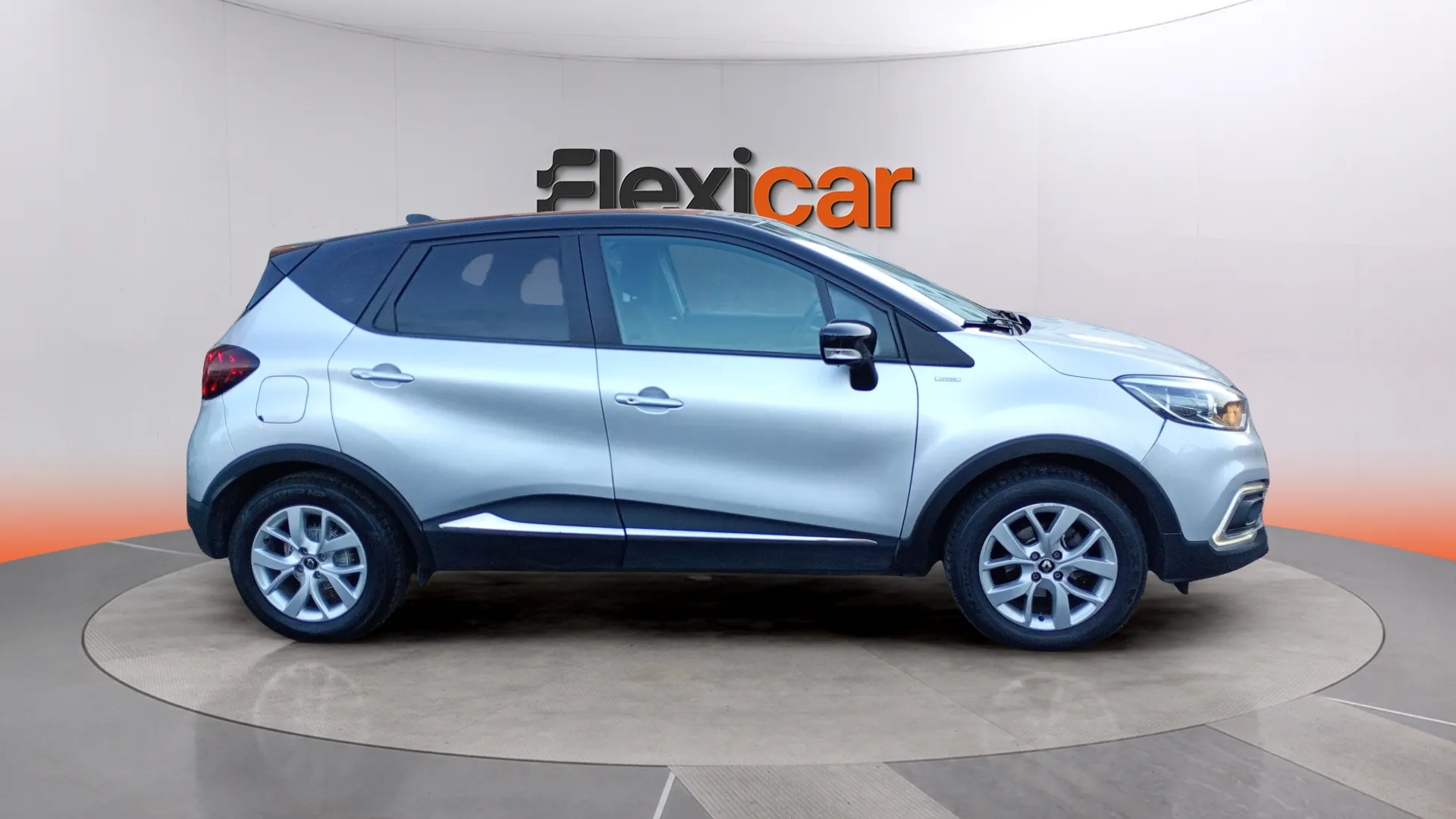 Renault Captur Limited TCe -18 - foto 8