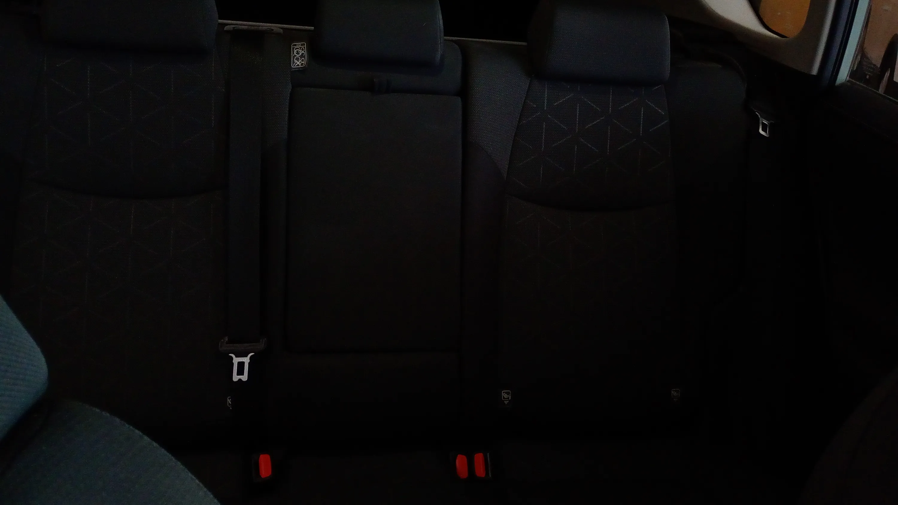 Toyota RAV4 2.5l 220H Advance 4WD - foto 24