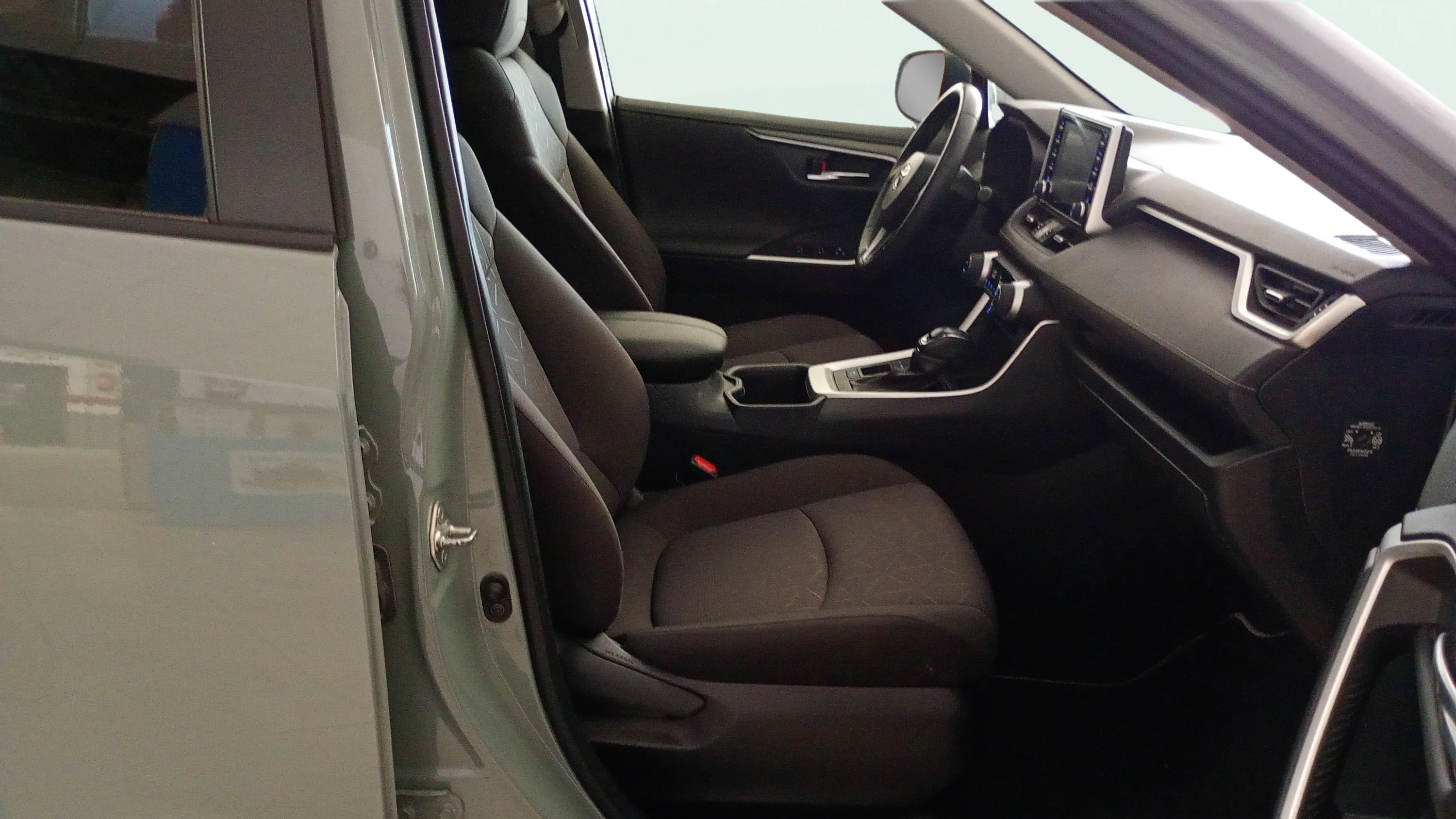 Toyota RAV4 2.5l 220H Advance 4WD - foto 25