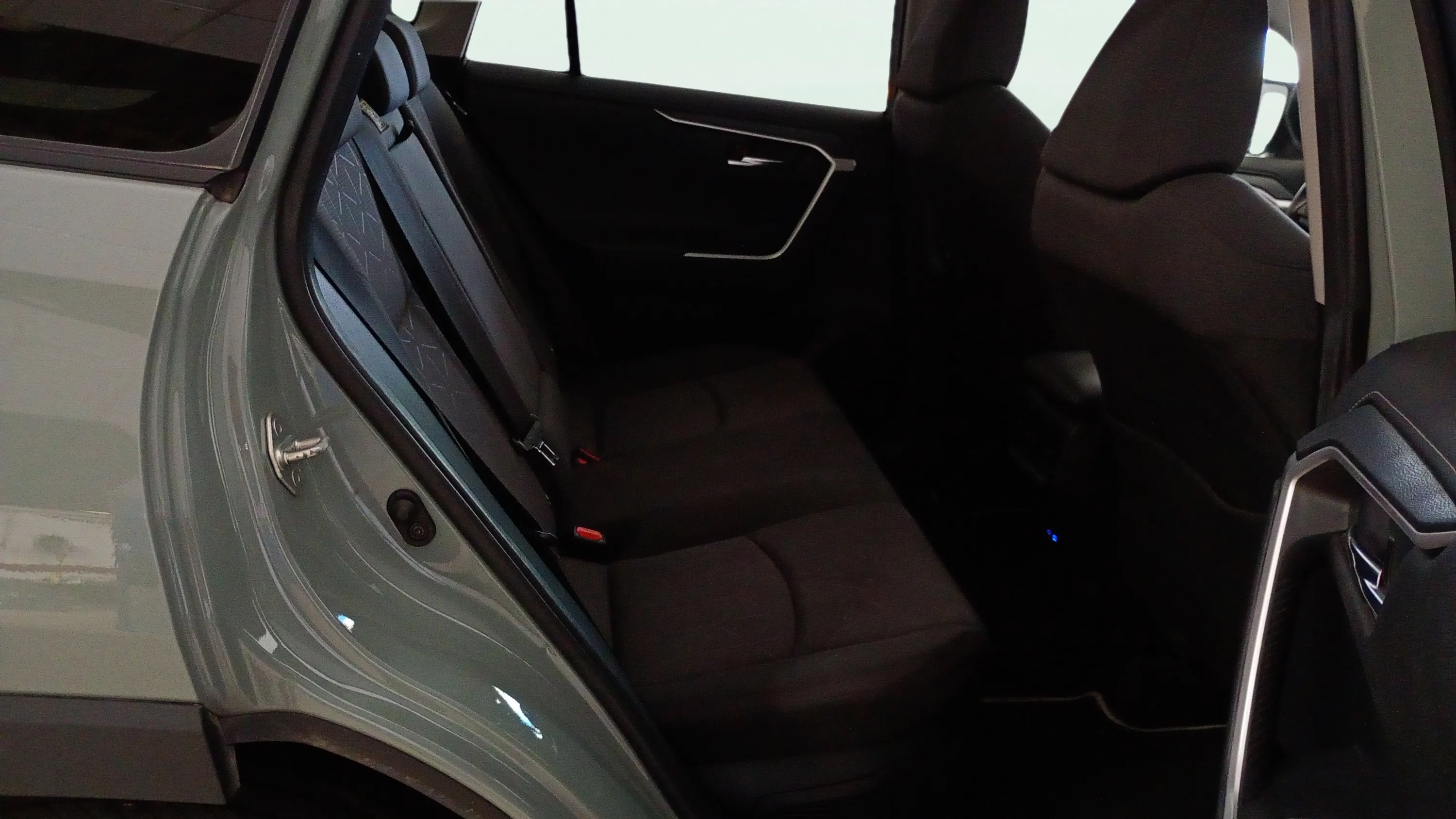 Toyota RAV4 2.5l 220H Advance 4WD - foto 26