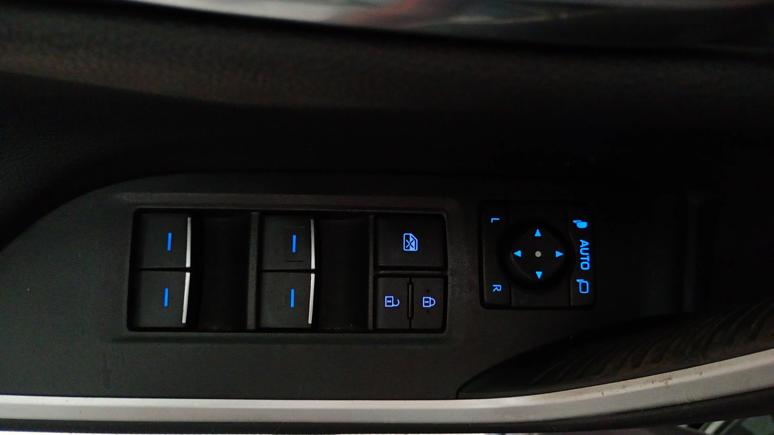Toyota RAV4 2.5l 220H Advance 4WD - foto 17