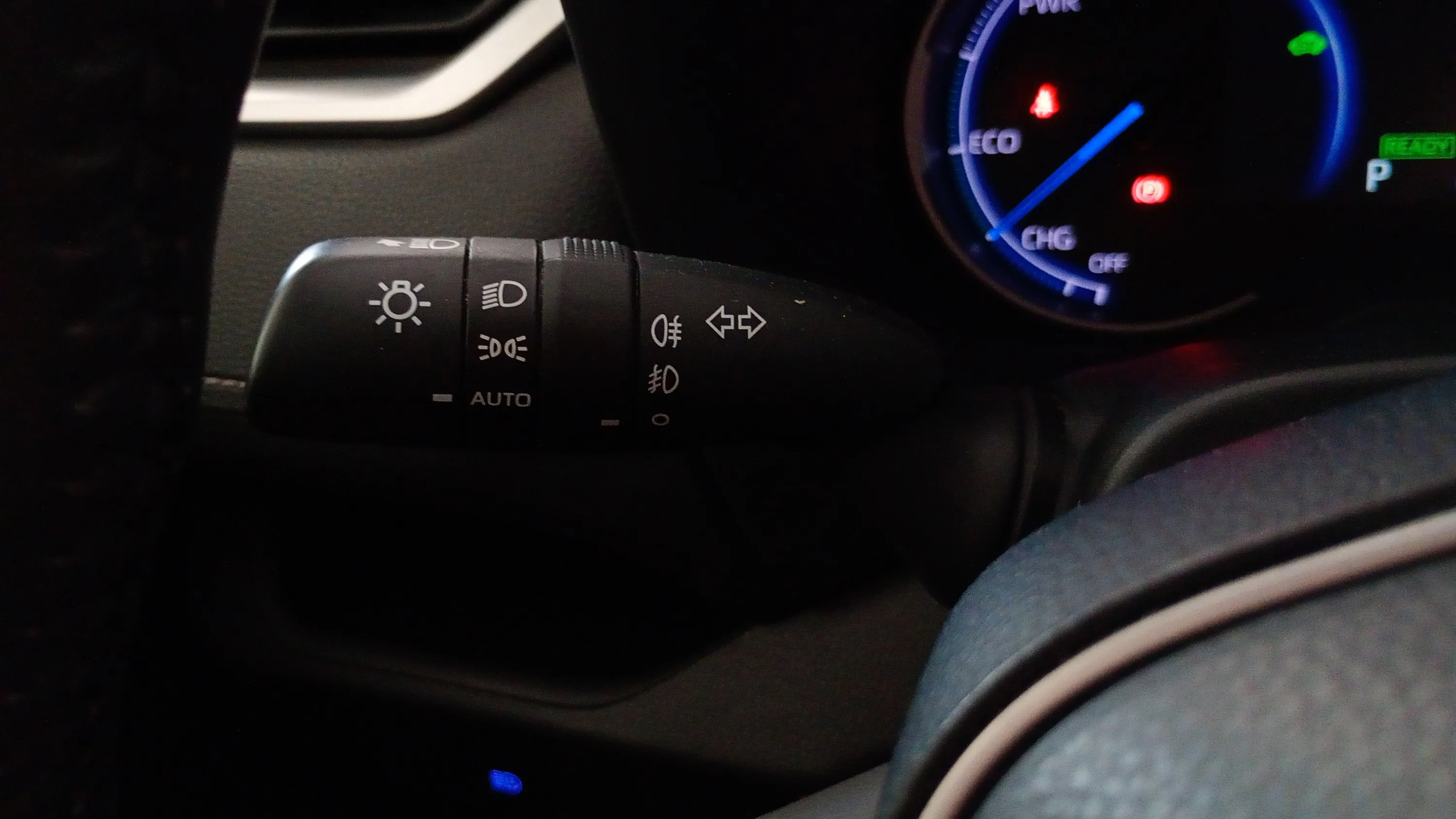 Toyota RAV4 2.5l 220H Advance 4WD - foto 19