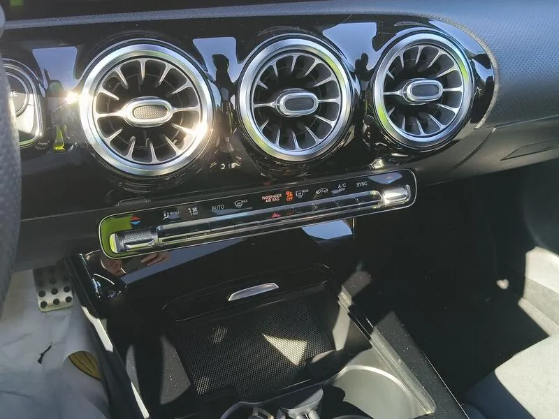 Mercedes-Benz Clase A 200 d - foto 11