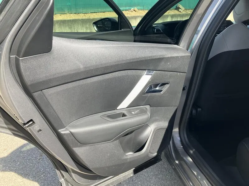 Citroën C4 1.2 PureTech AT8 6E - foto 15