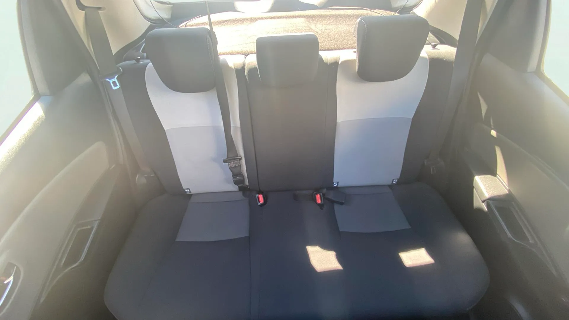 Toyota Yaris 1.5 100H Advance - foto 15