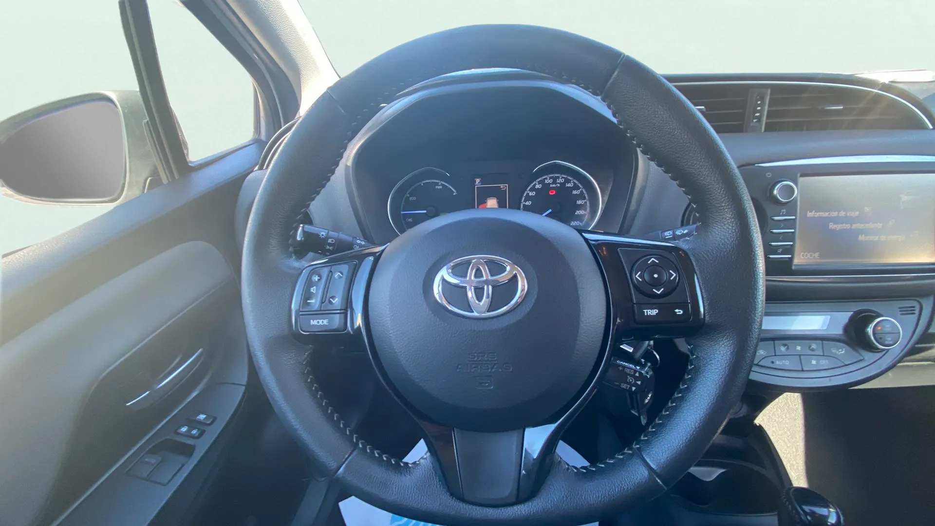 Toyota Yaris 1.5 100H Advance - foto 11