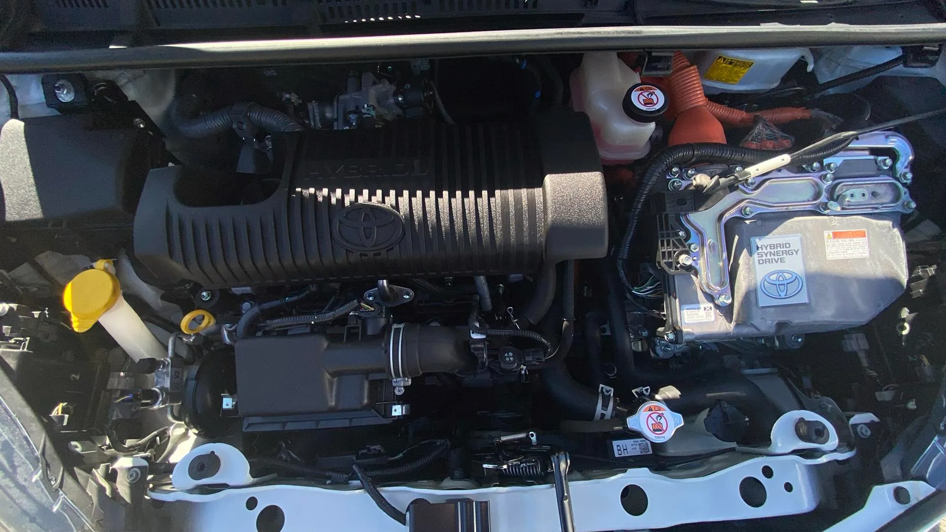 Toyota Yaris 1.5 100H Advance - foto 19