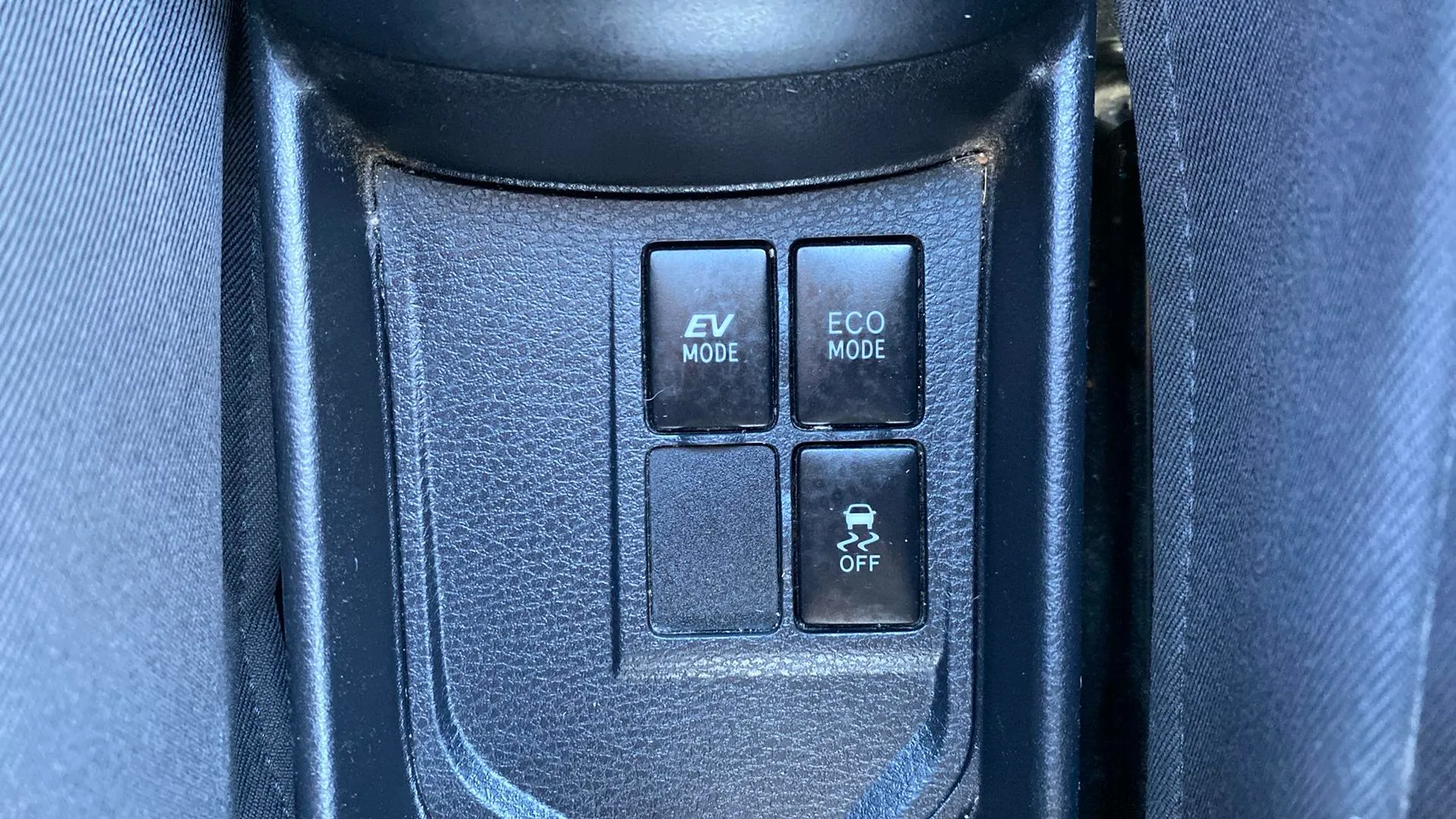 Toyota Yaris 1.5 100H Advance - foto 22