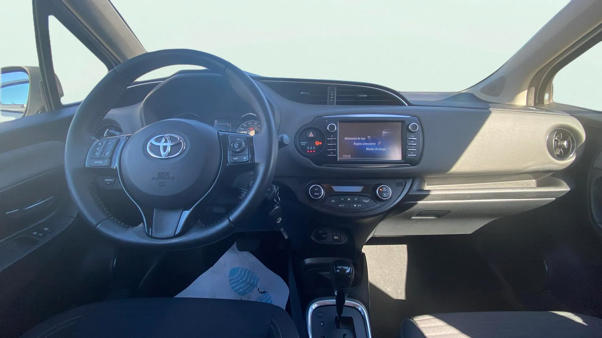 Toyota Yaris 1.5 100H Advance - foto 9
