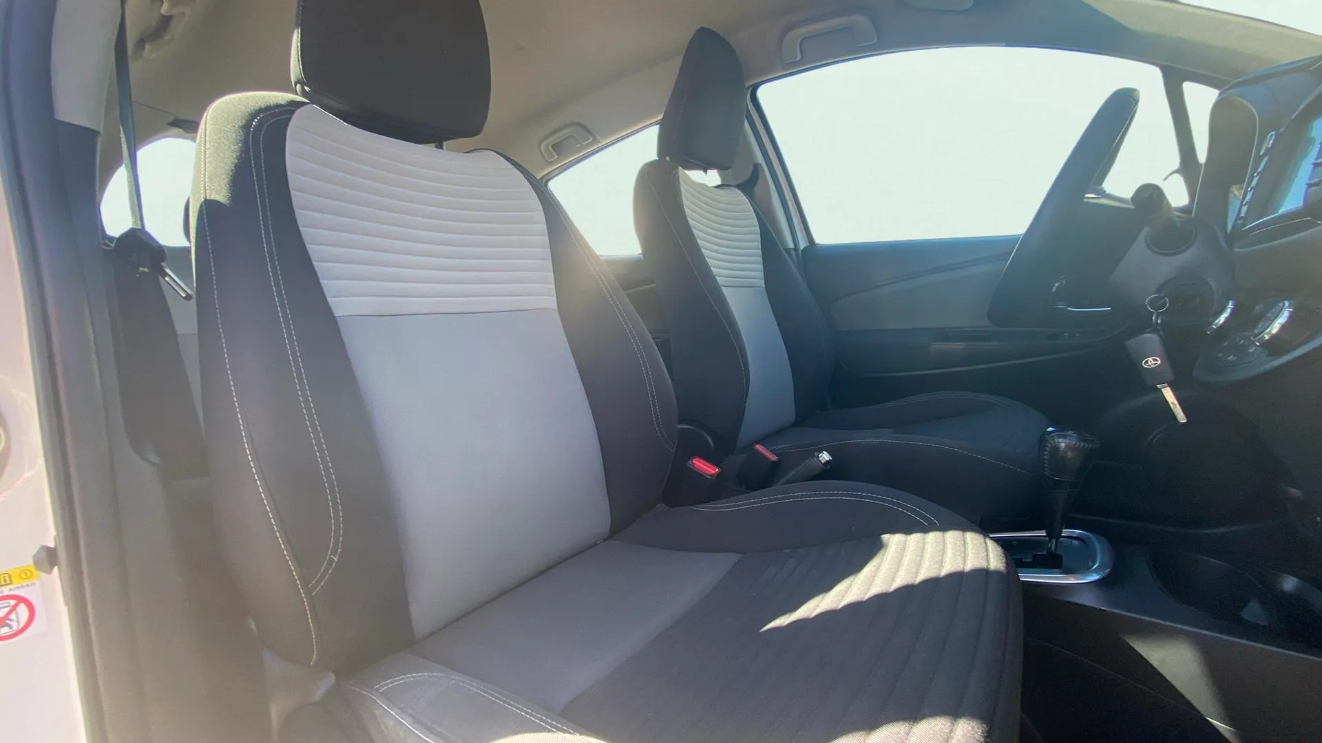 Toyota Yaris 1.5 100H Advance - foto 13