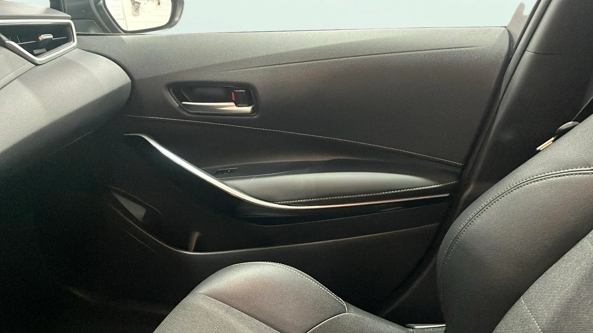Toyota Corolla 2.0 180H Advance Luxury Touring Sport - foto 11