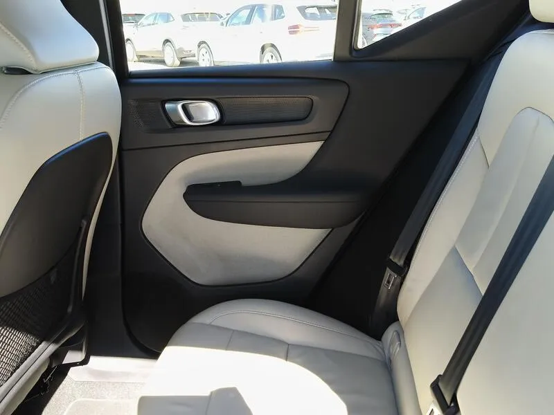 Volvo XC40 2.0 B3 G Core - foto 33