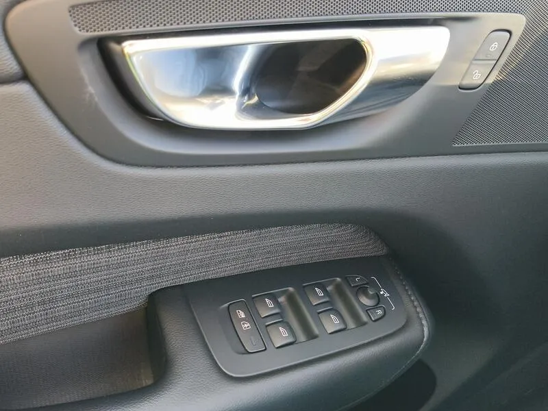 Volvo XC60 2.0 B4 D Core - foto 29