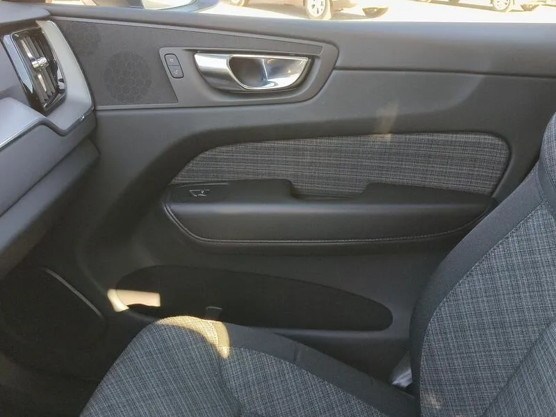 Volvo XC60 2.0 B4 D Core - foto 21