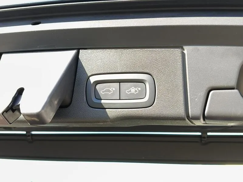 Volvo XC60 2.0 B4 D Core - foto 41