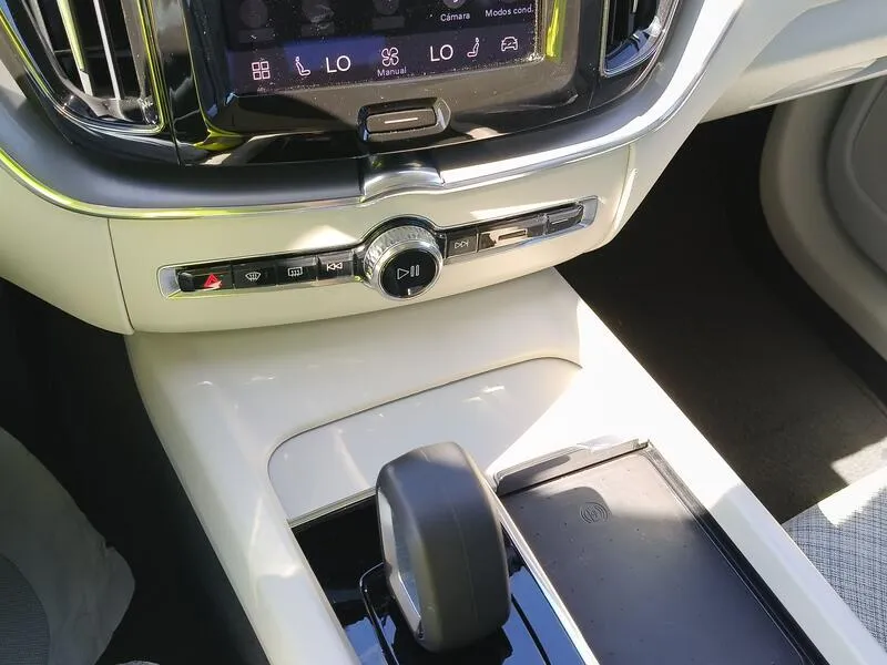 Volvo XC60 2.0 B4 D Core - foto 12