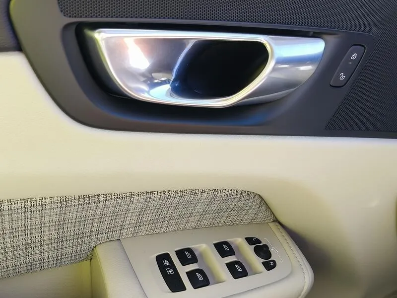 Volvo XC60 2.0 B4 D Core - foto 29